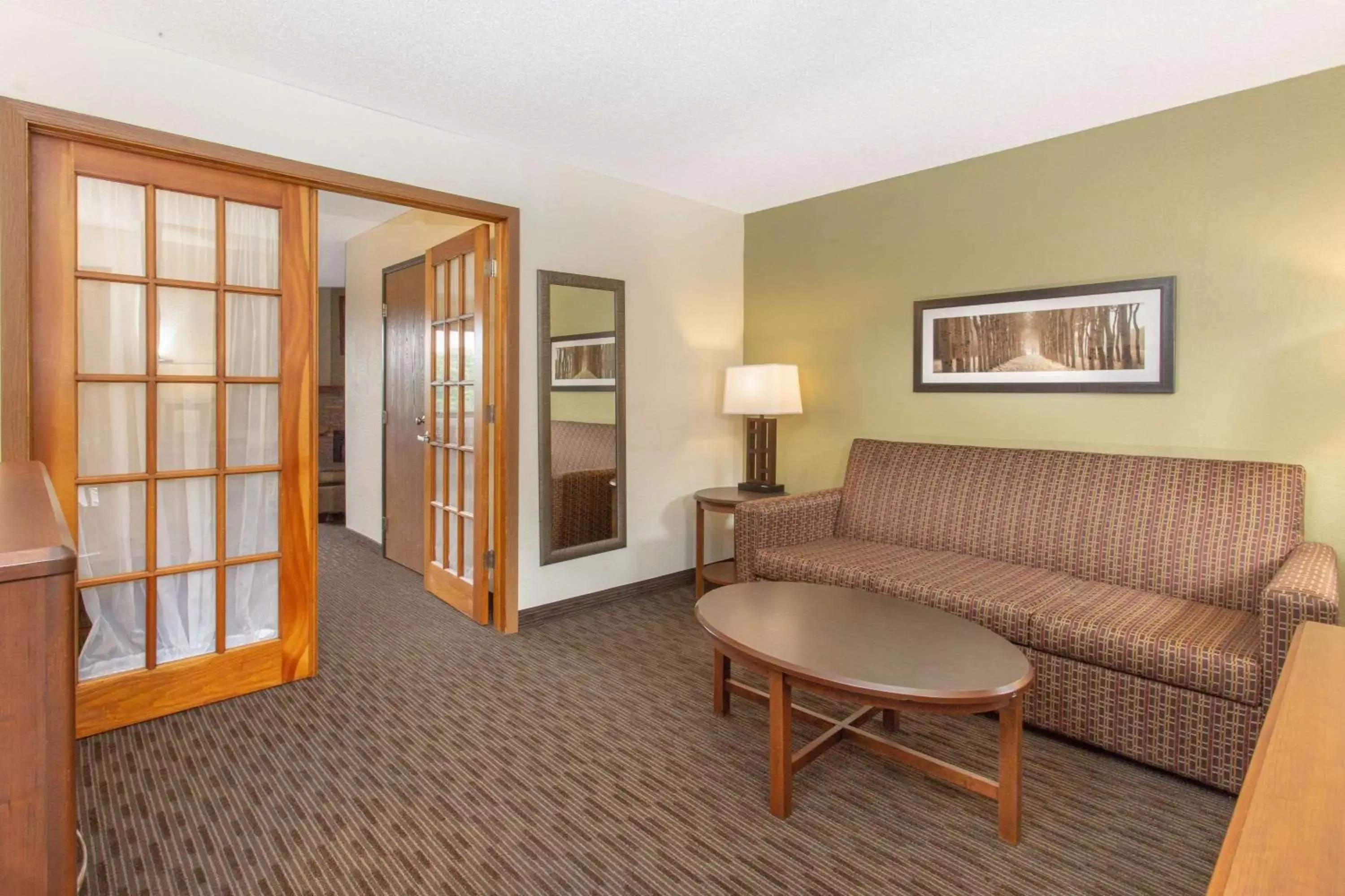 Photo of the whole room, Seating Area in AmericInn by Wyndham Calumet