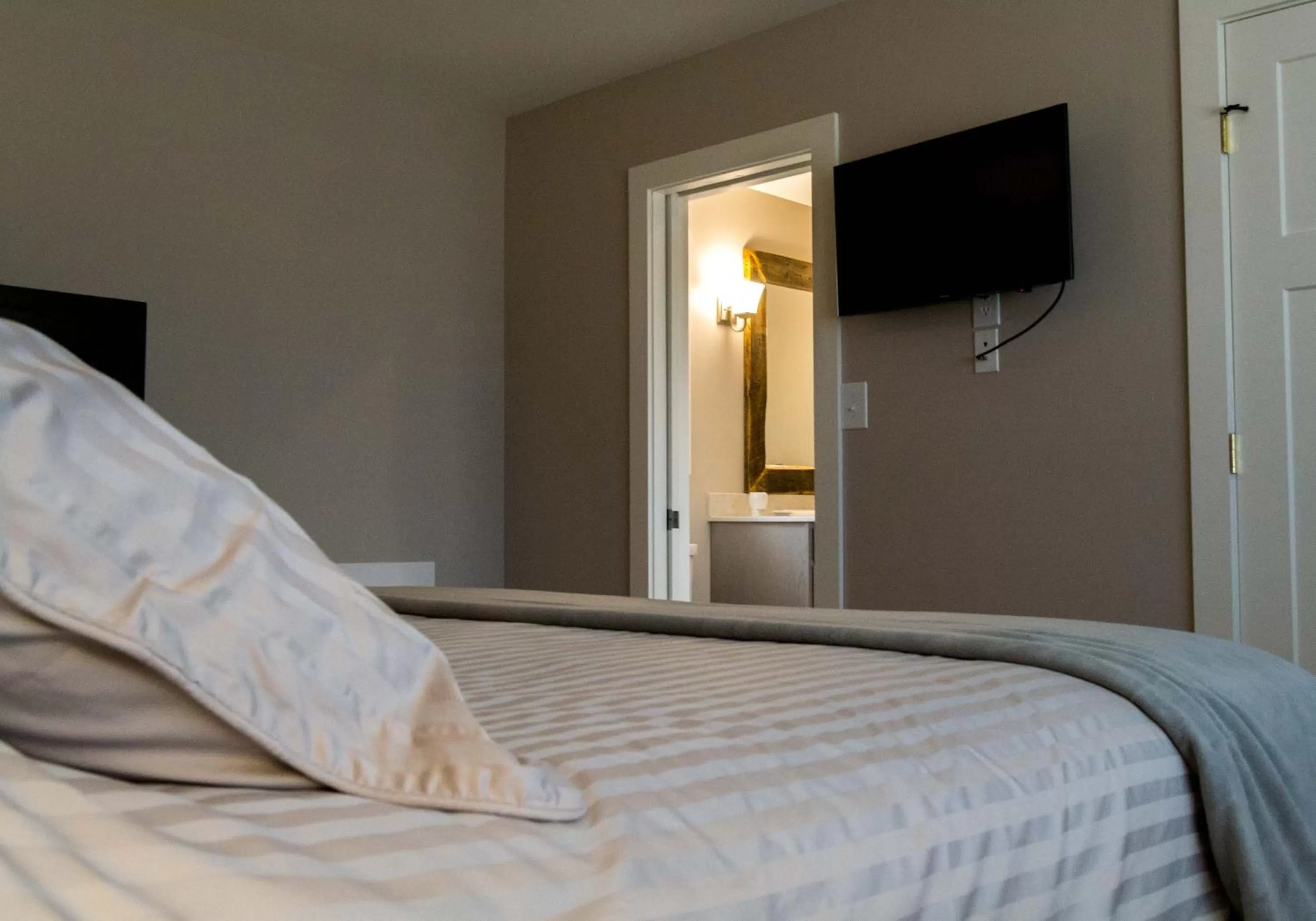Decorative detail, Bed in Lake Placid Inn: Residences