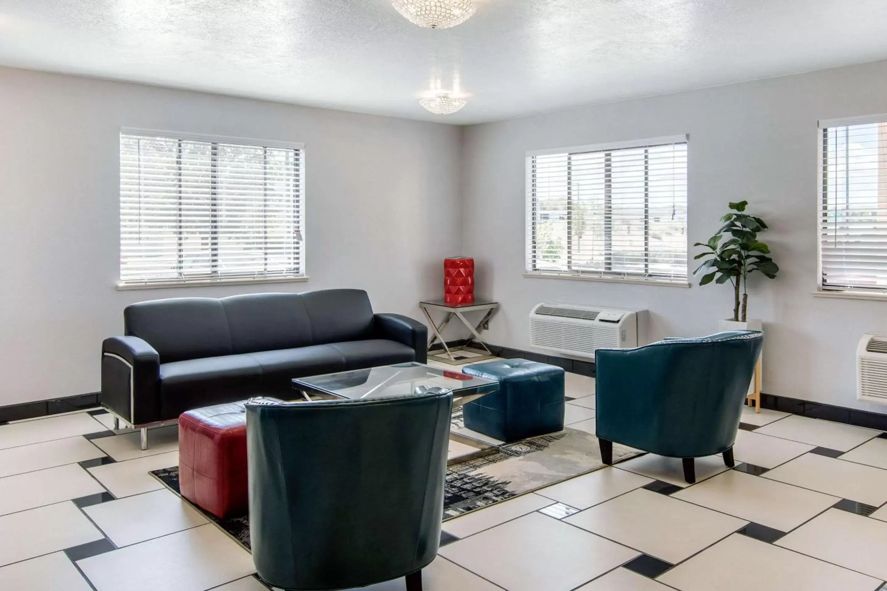 Lobby or reception, Seating Area in Quality Inn & Suites Albuquerque North near Balloon Fiesta Park