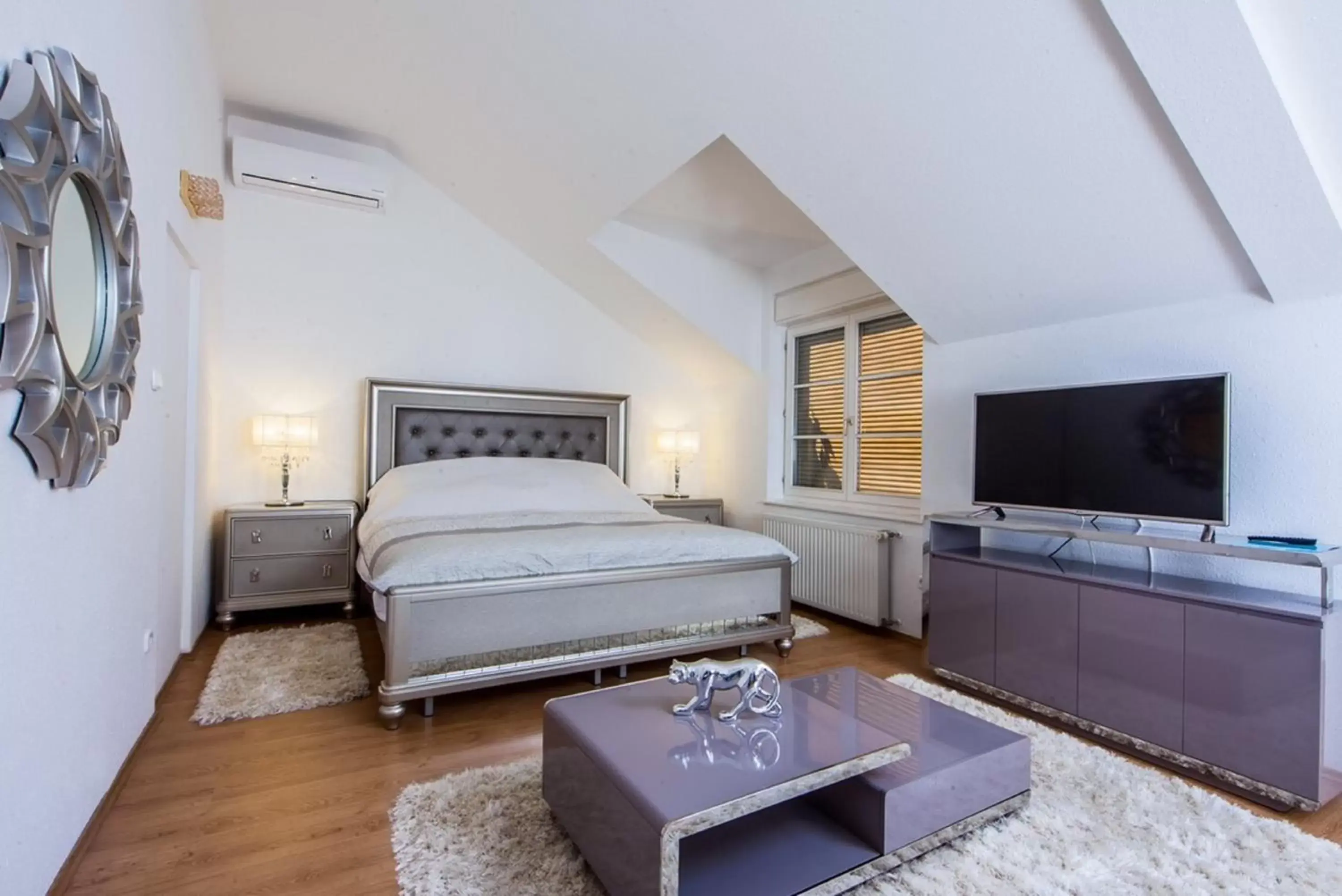 Bedroom, Bed in Milford Suites Budapest Bedroom, Bed in Milford Suites Budapest