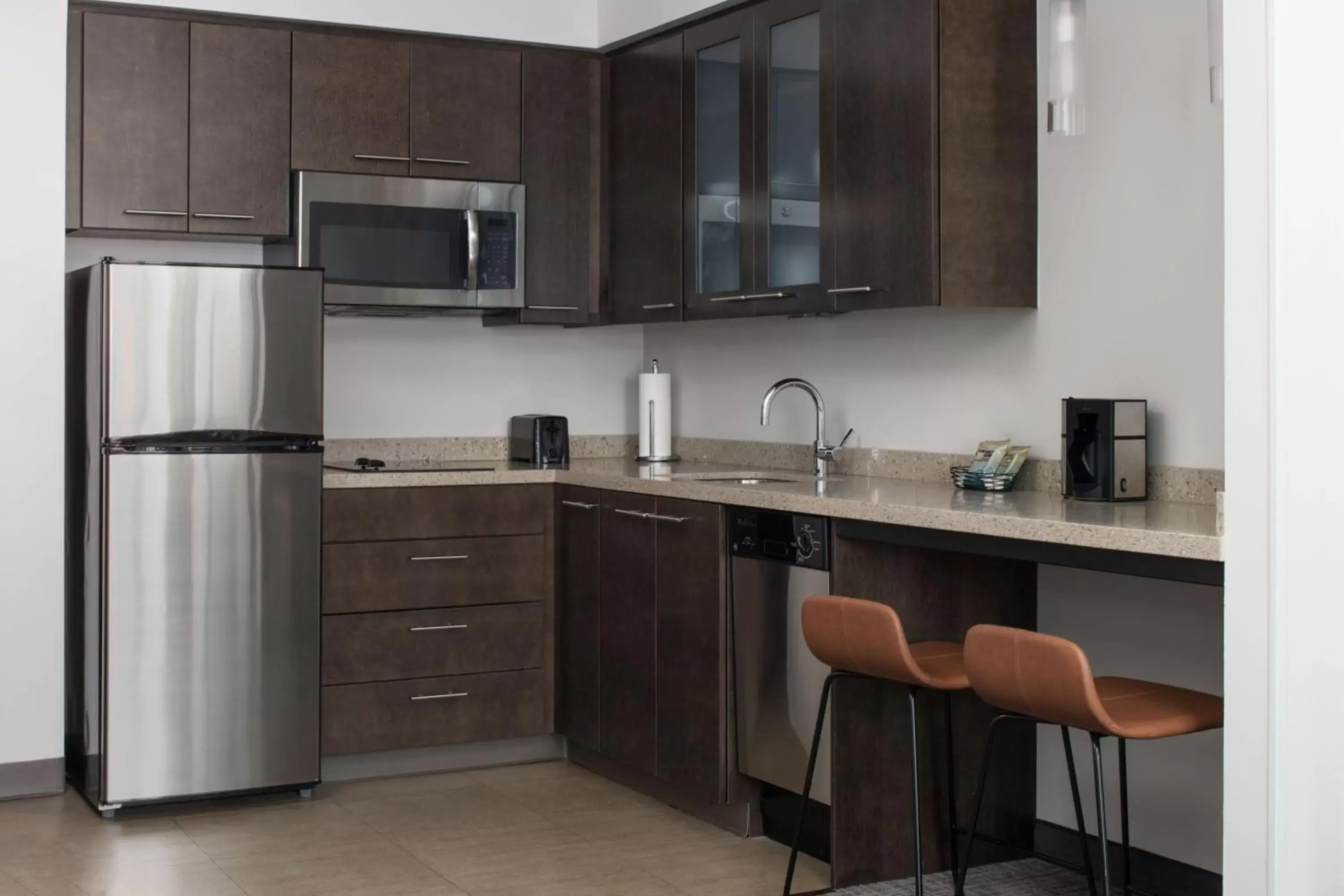 Bedroom, Kitchen/Kitchenette in Residence Inn by Marriott Portland Downtown/Pearl District