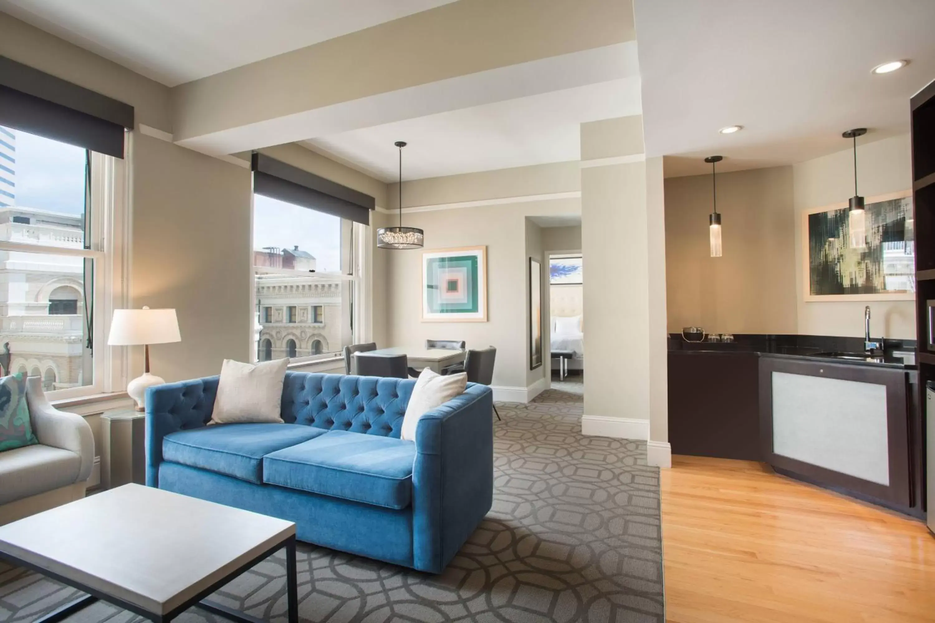 Living room, Seating Area in Magnolia Hotel Denver, a Tribute Portfolio Hotel