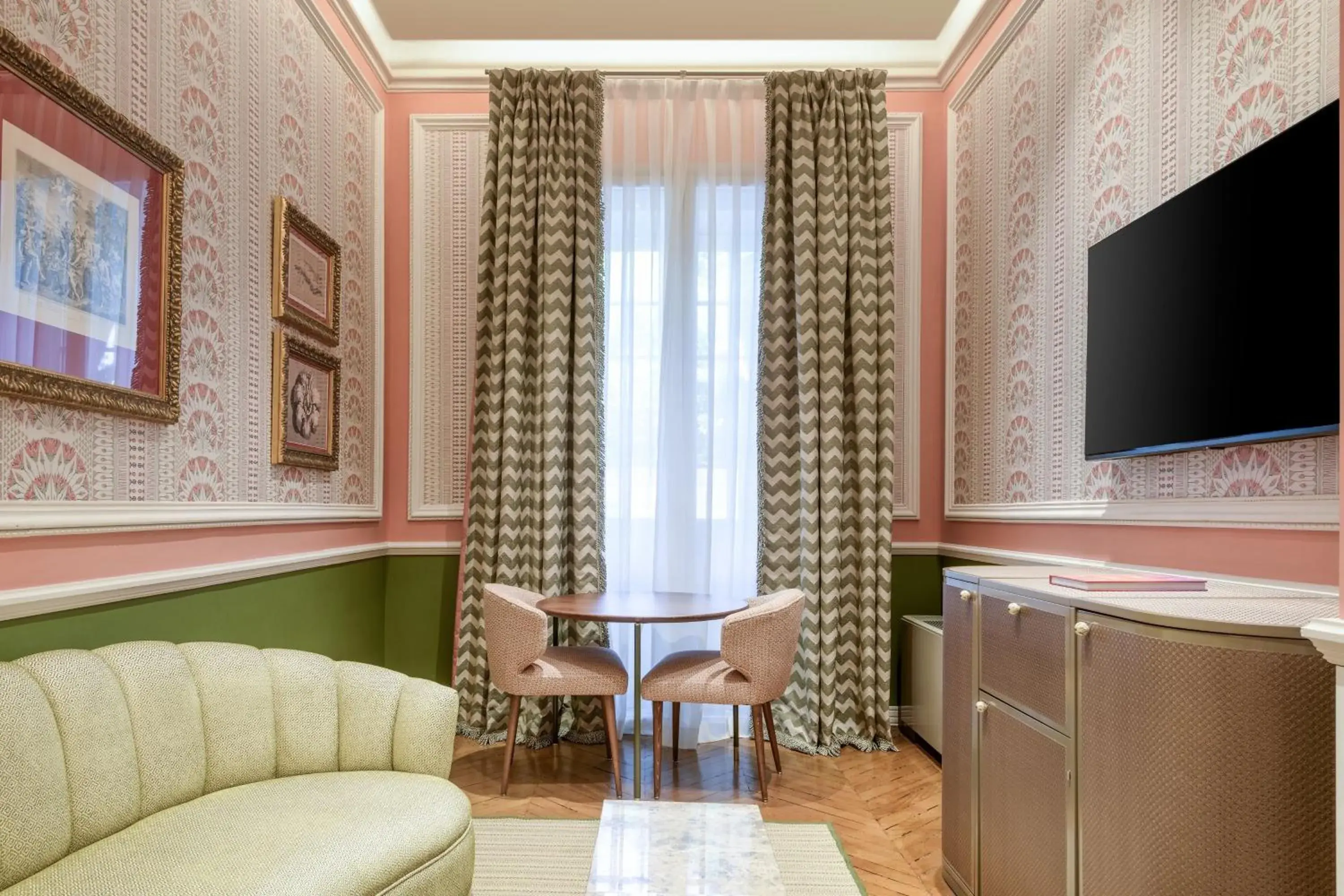 Photo of the whole room, Seating Area in Santo Mauro, a Luxury Collection Hotel, Madrid