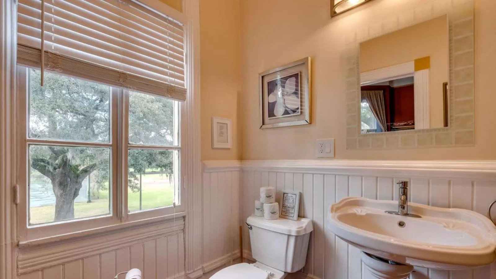 Bathroom in Forsyth Park 2 Bedroom Beauty