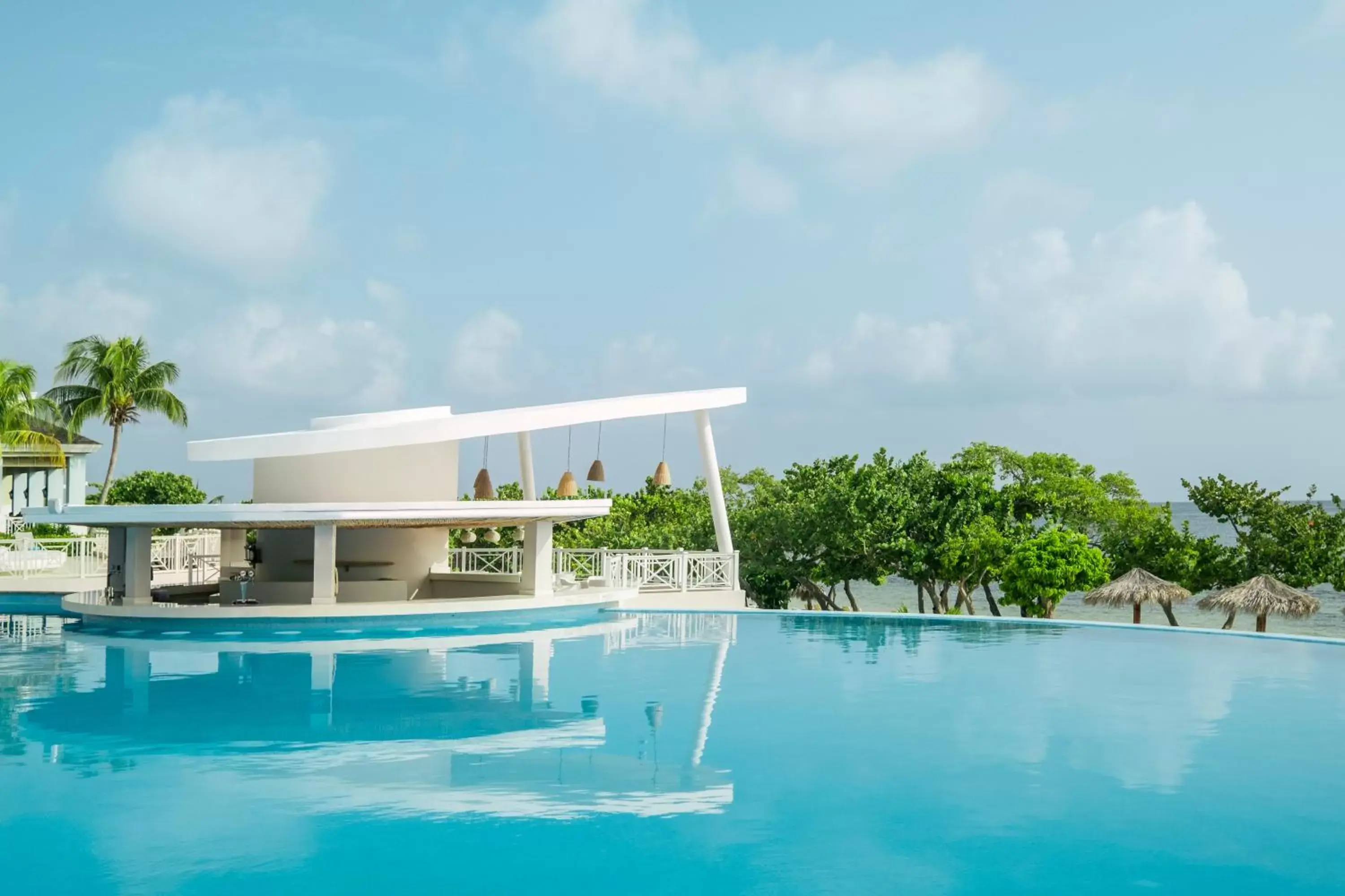 Lounge or bar in Iberostar Waves Rose Hall Beach - All Inclusive Lounge or bar in Iberostar Waves Rose Hall Beach - All Inclusive