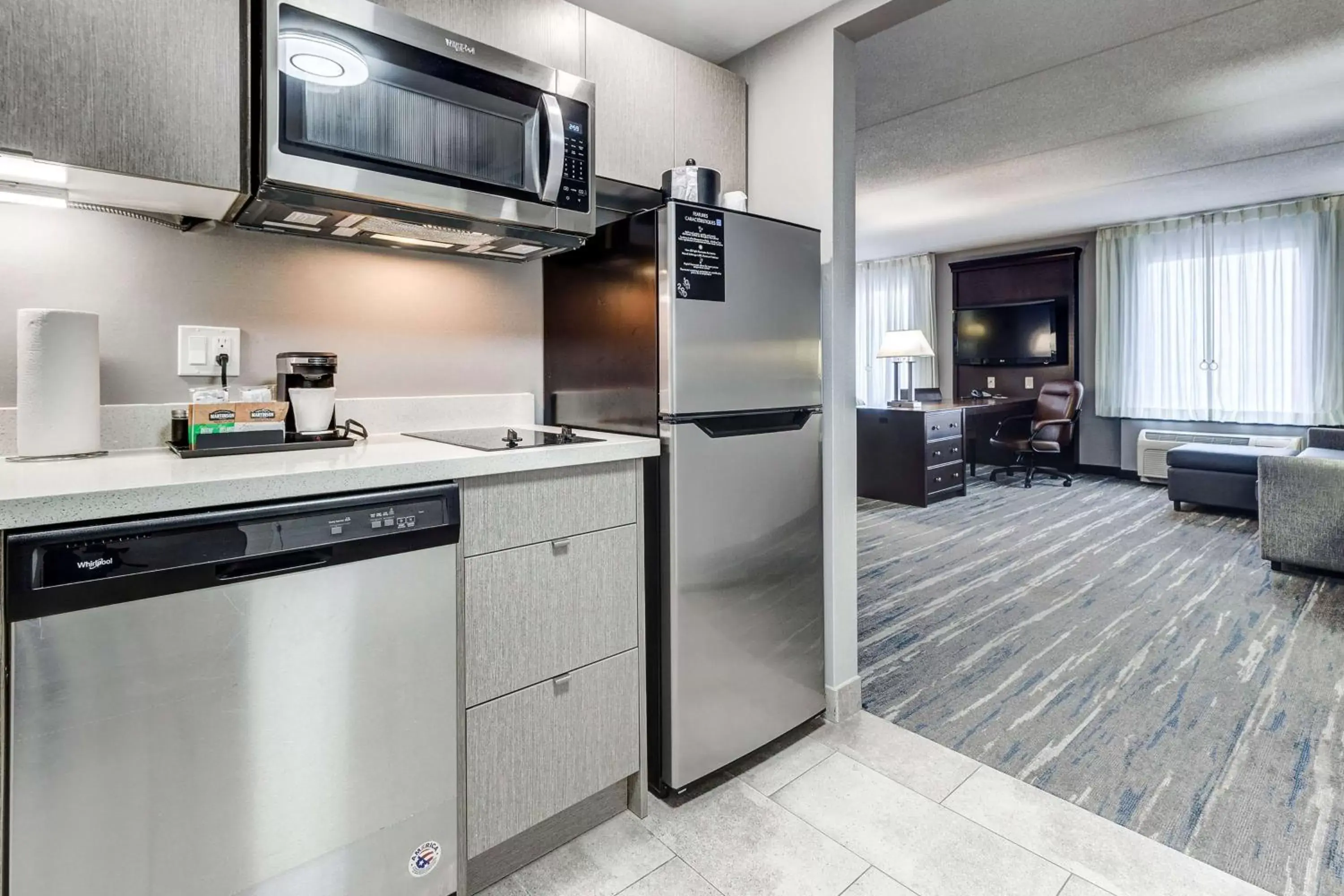 Kitchen or kitchenette, Kitchen/Kitchenette in Hampton Inn & Suites by Hilton Brantford