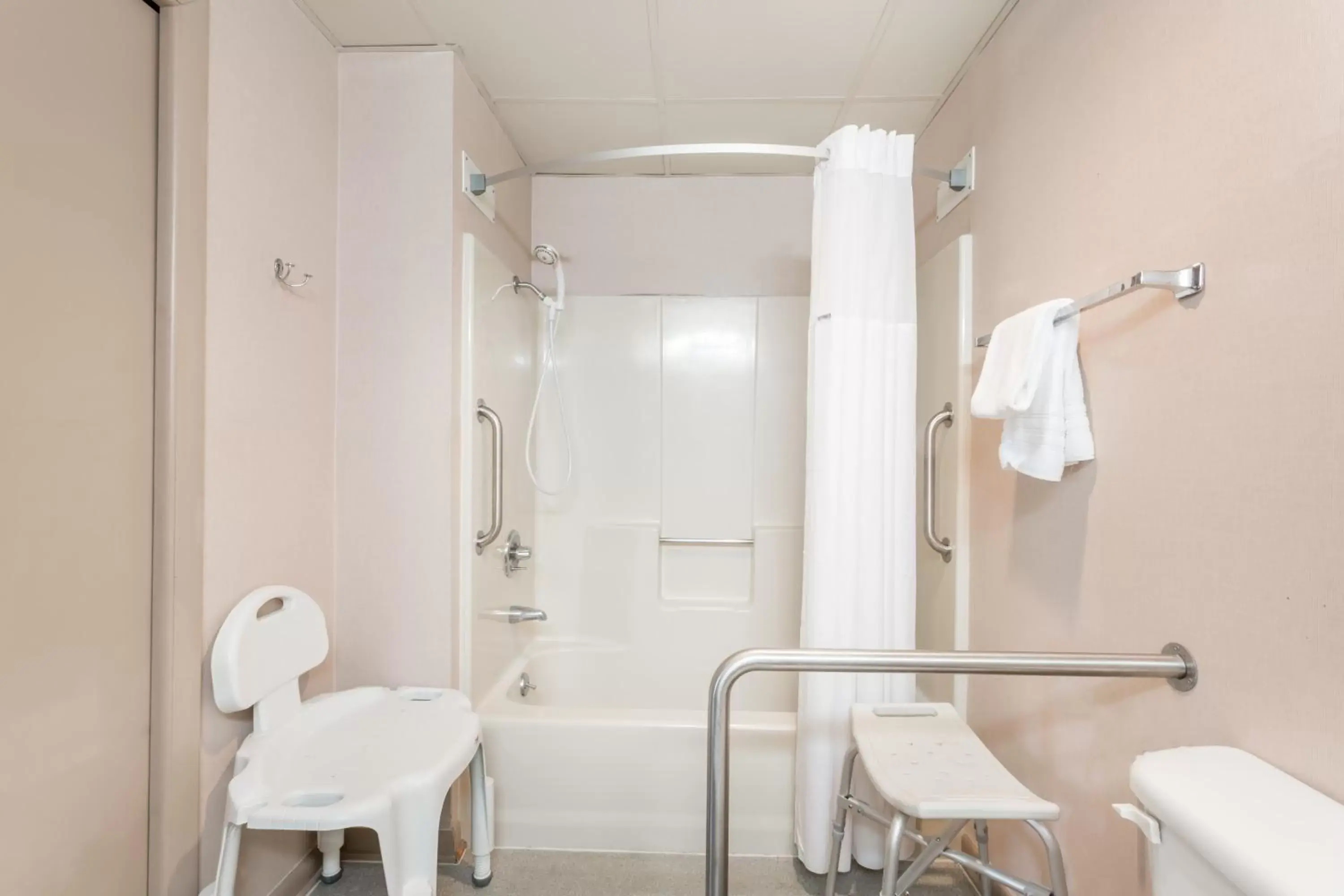 Bathroom in Days Inn by Wyndham Bedford