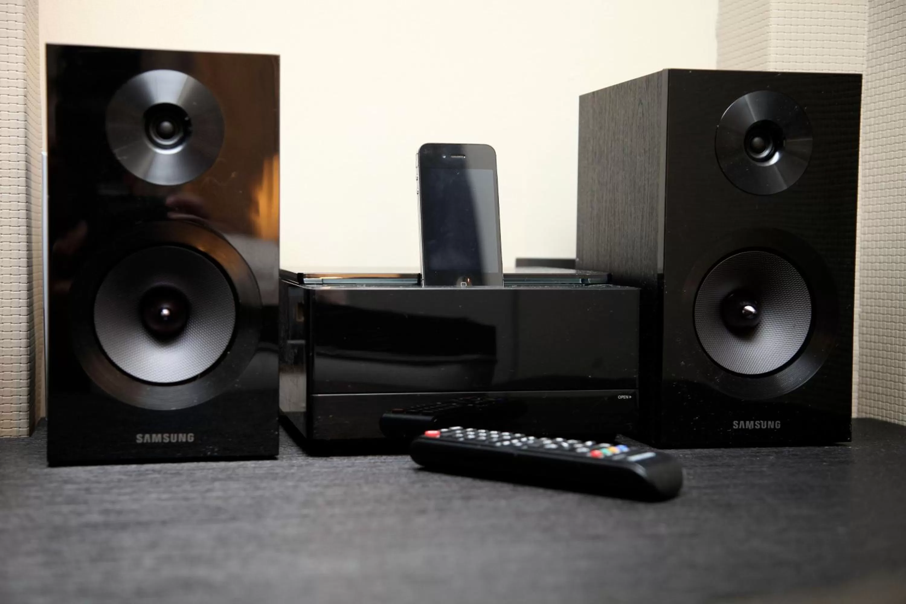 TV and multimedia in Hôtel Elysées Paris