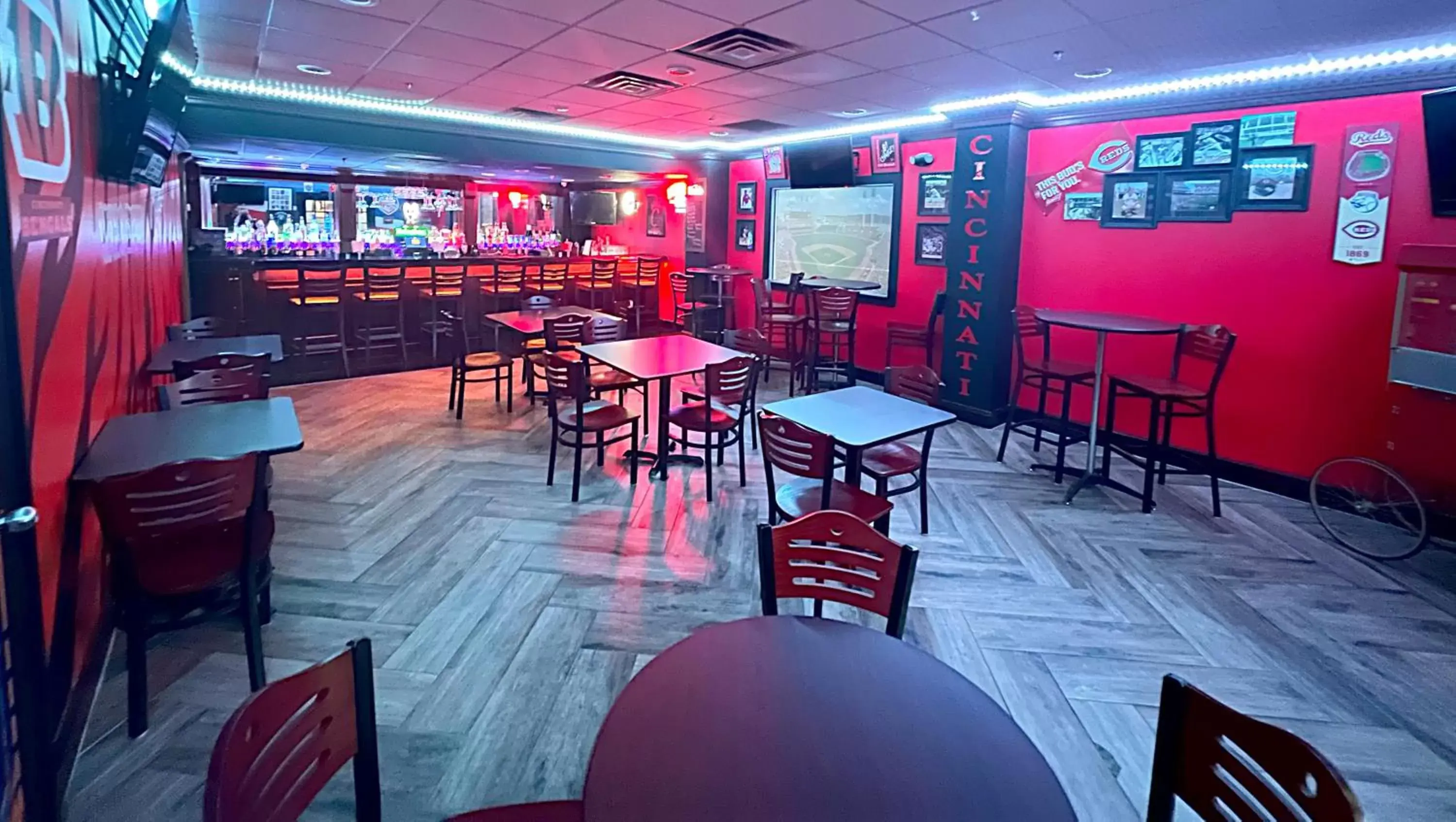 Lounge or bar, Restaurant/Places to Eat in Quality Inn & Suites Cincinnati Downtown
