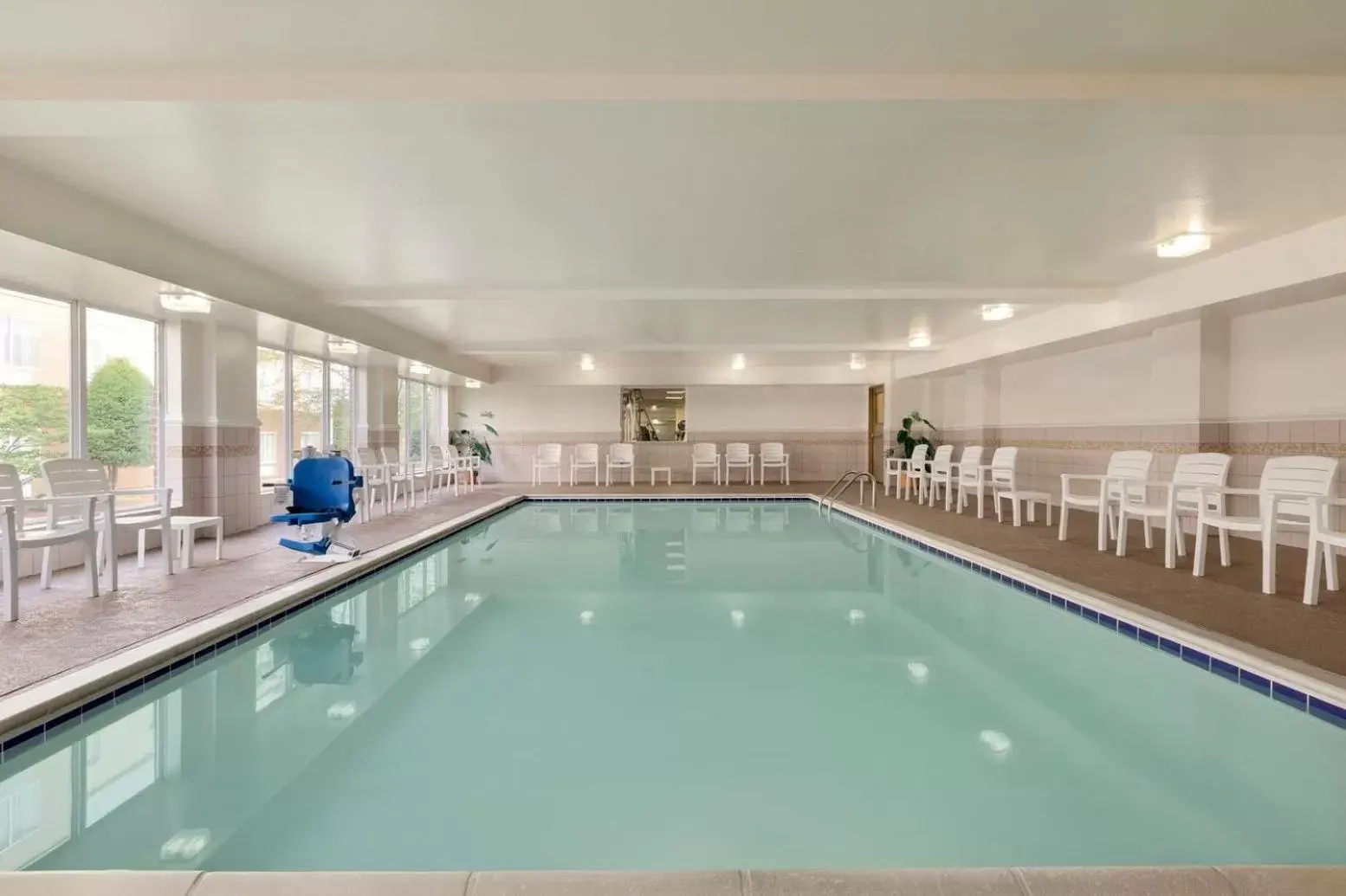 Swimming Pool in Country Inn & Suites by Radisson, Chester, VA