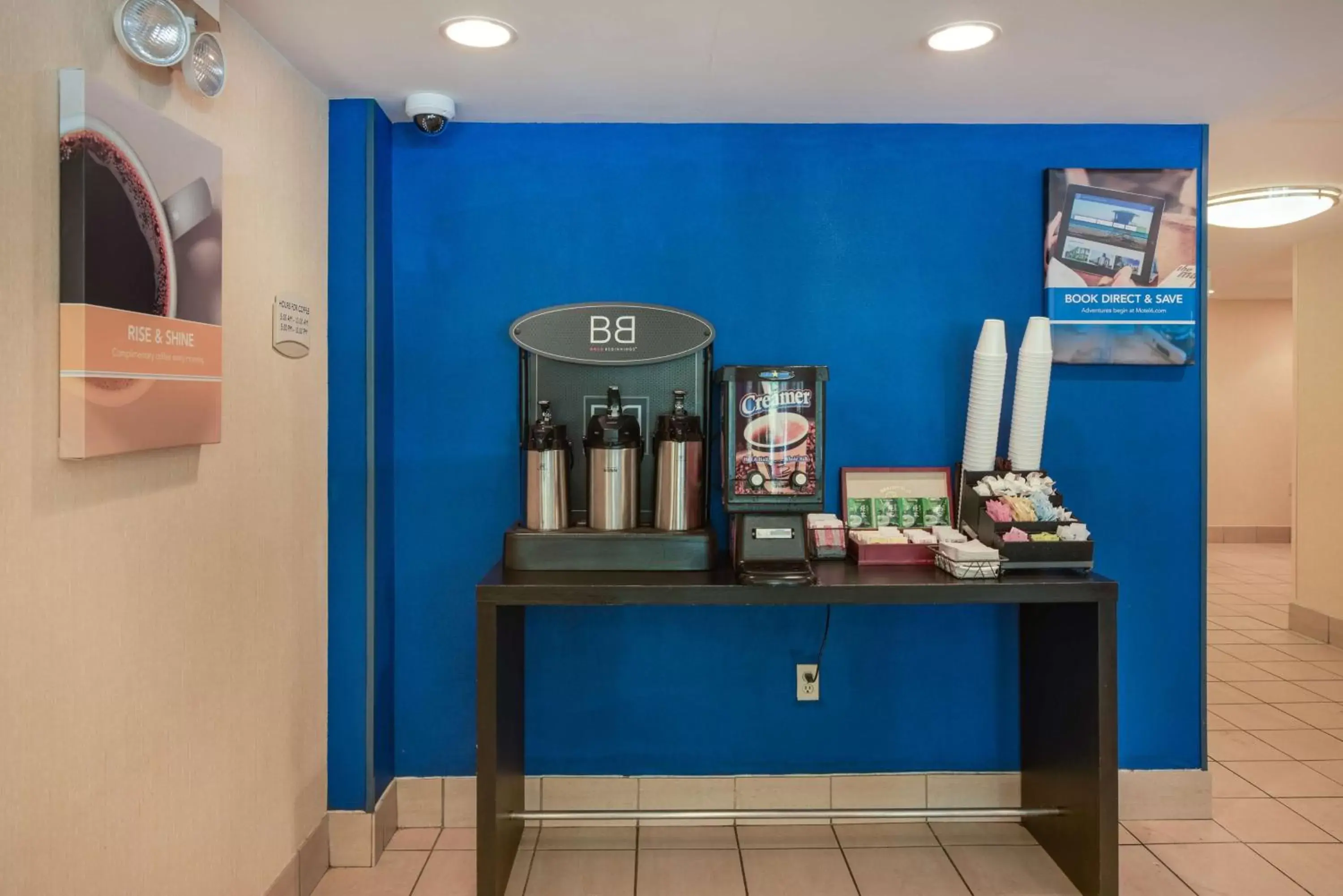 Lobby or reception, Coffee/Tea Facilities in Motel 6-Milford, CT