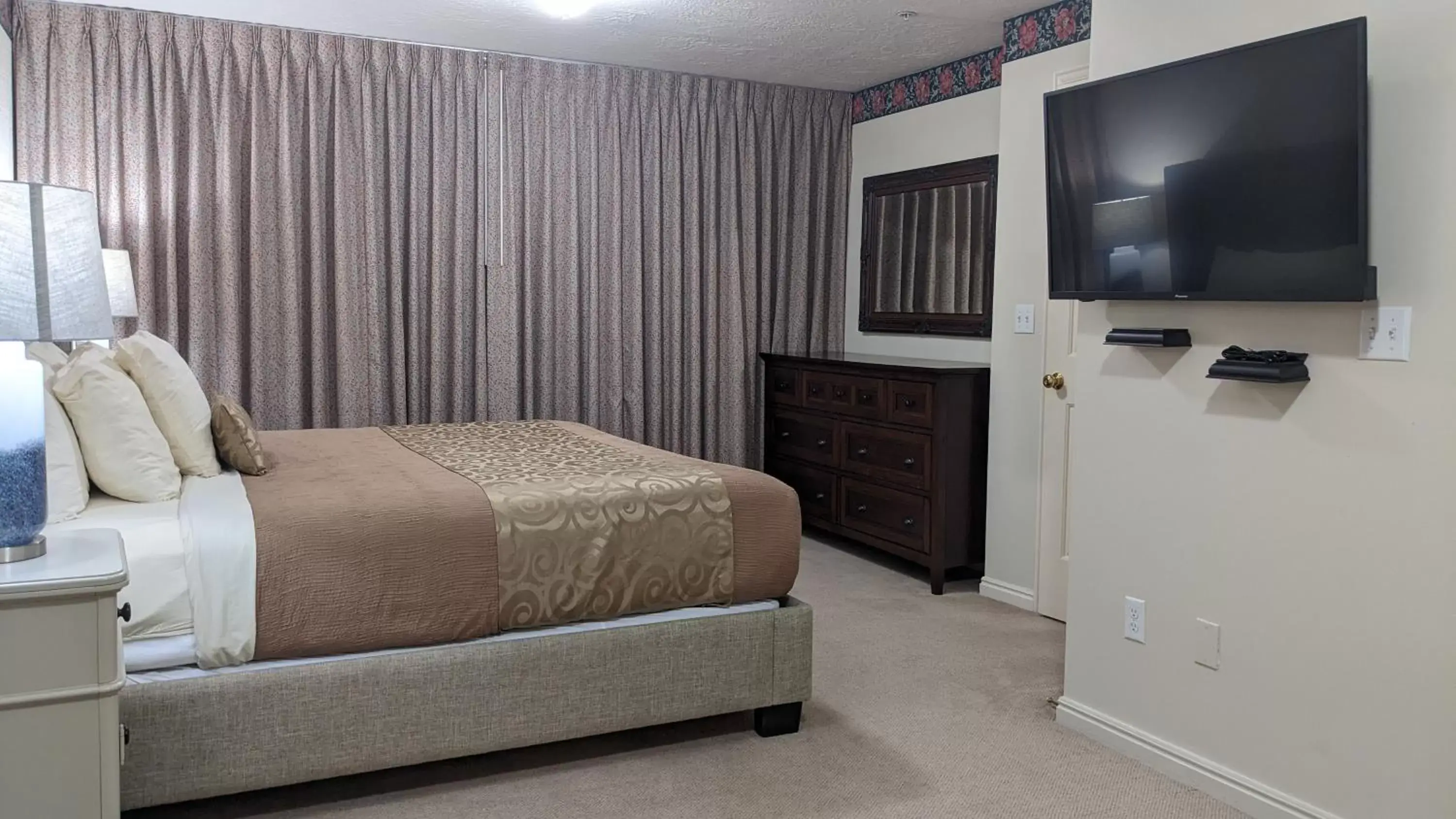 Bed, TV/Entertainment Center in The Kimball at Temple Square