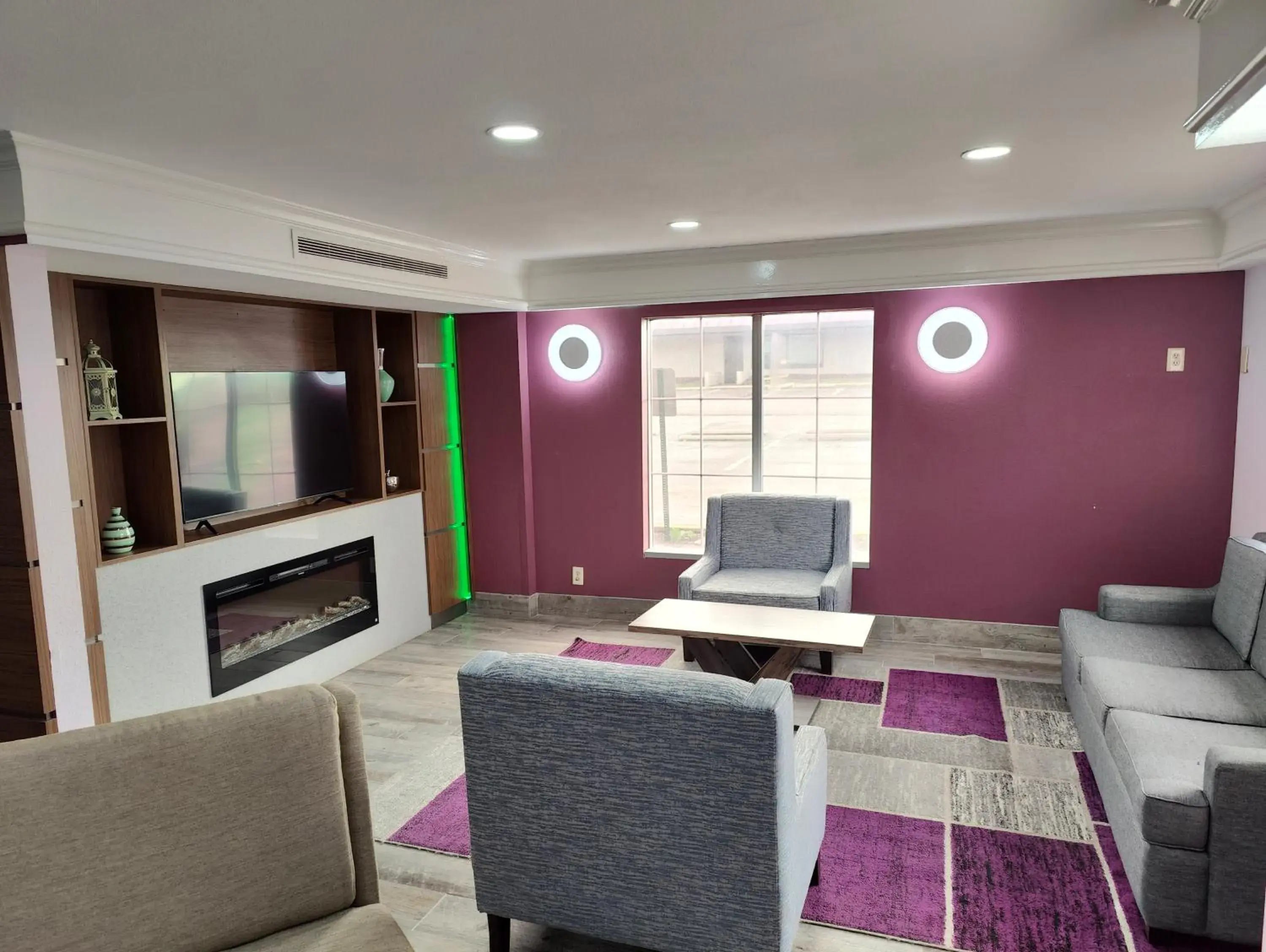 Seating Area in La Quinta Inn & Suites by Wyndham Kansas City Lenexa
