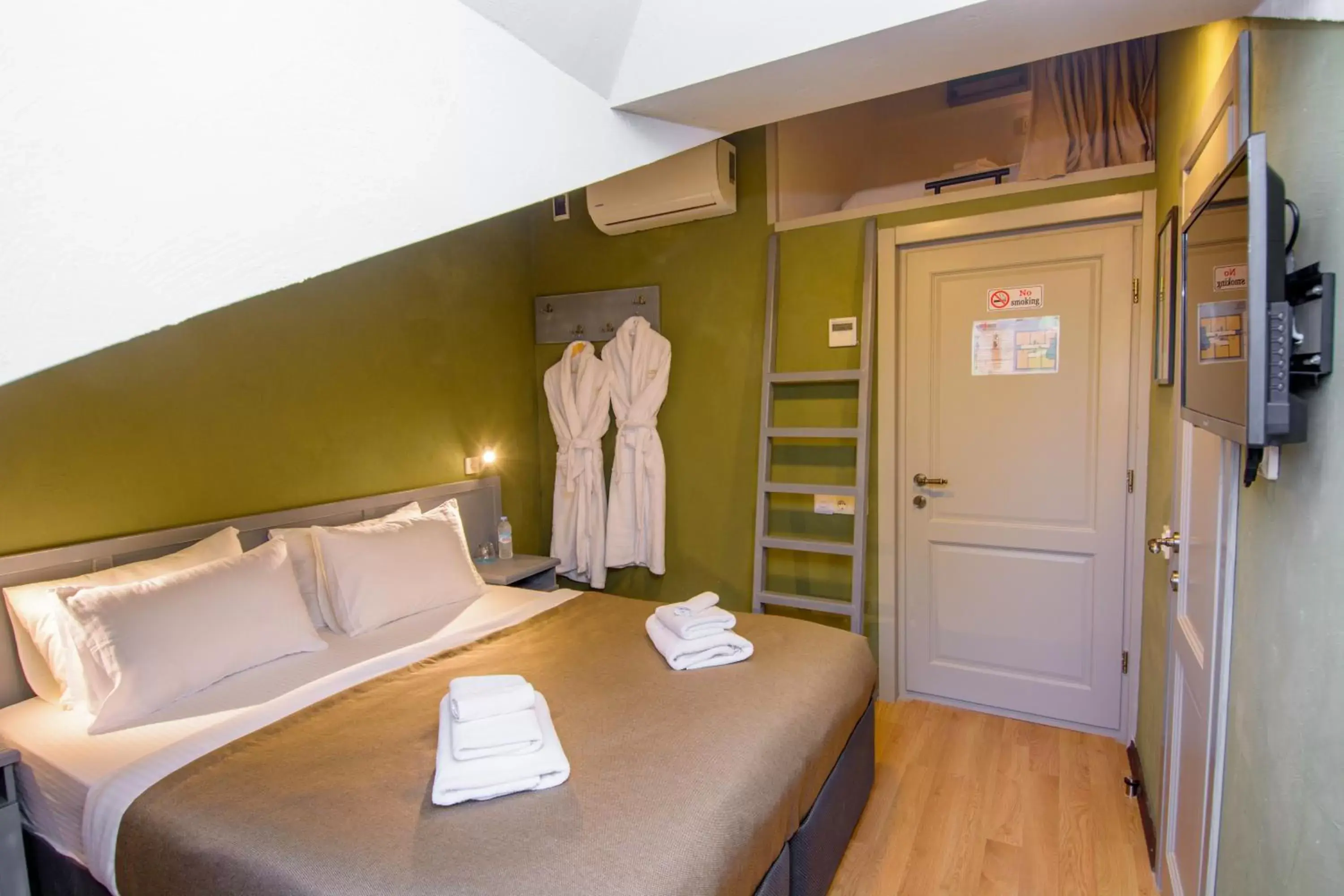 Attic Quadruple Room in Kindli Boutique Hotel Attic Quadruple Room in Kindli Boutique Hotel