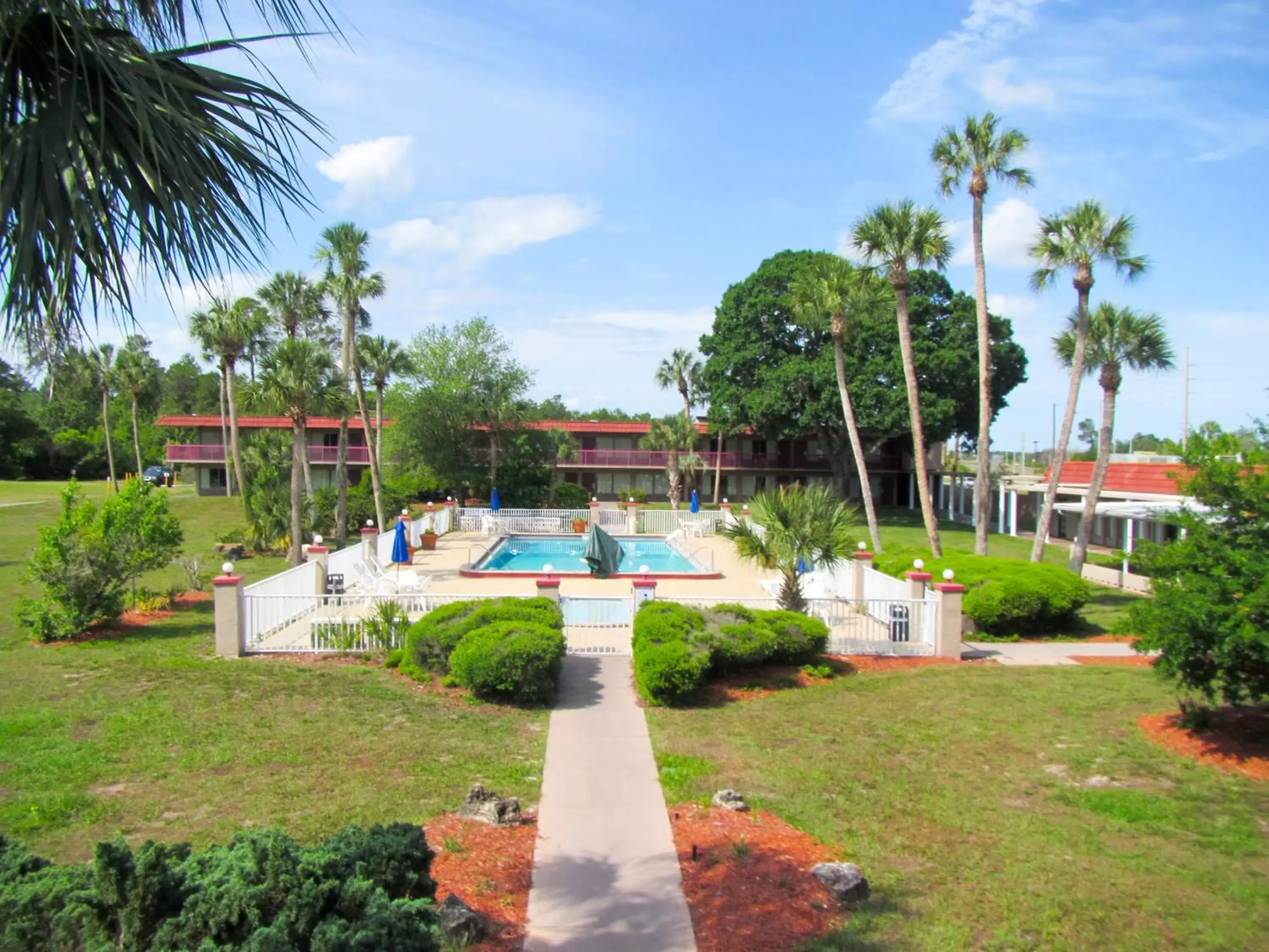 Pool view, Garden in Motel 6-Spring Hill, FL - Weeki Wachee
