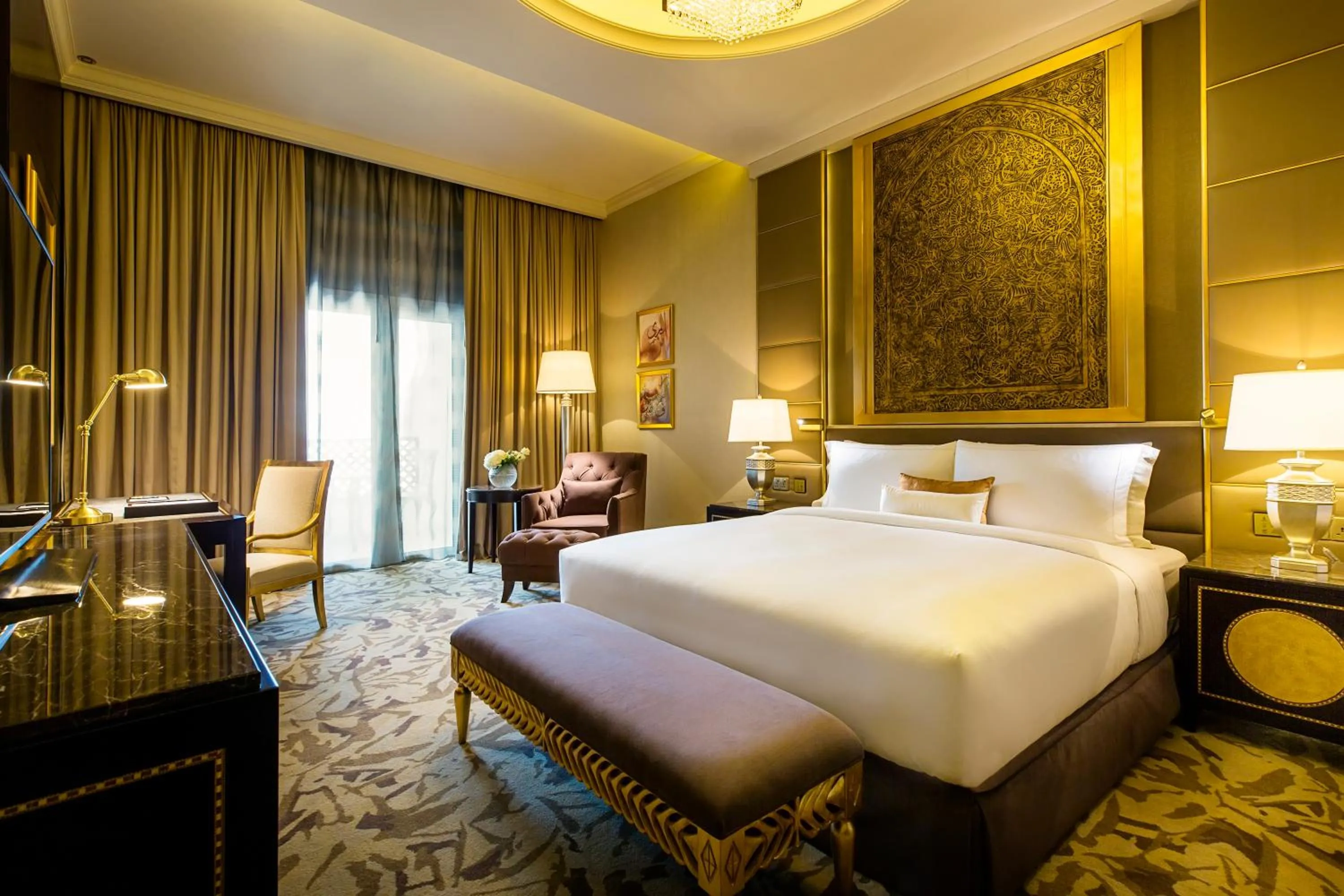 Bedroom, Bed in Ezdan Palace Hotel