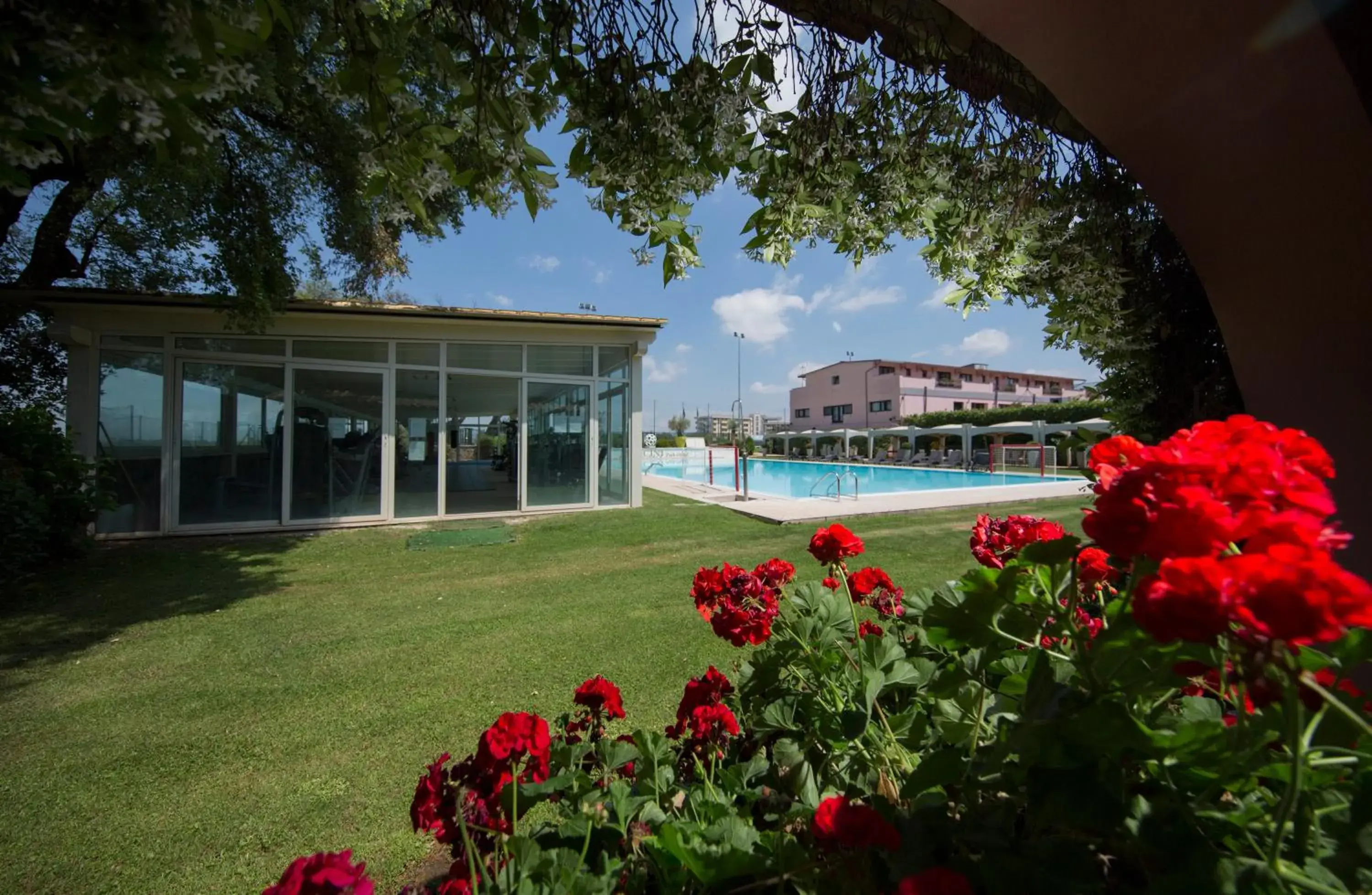 Garden, Swimming Pool in Mancini Park Hotel