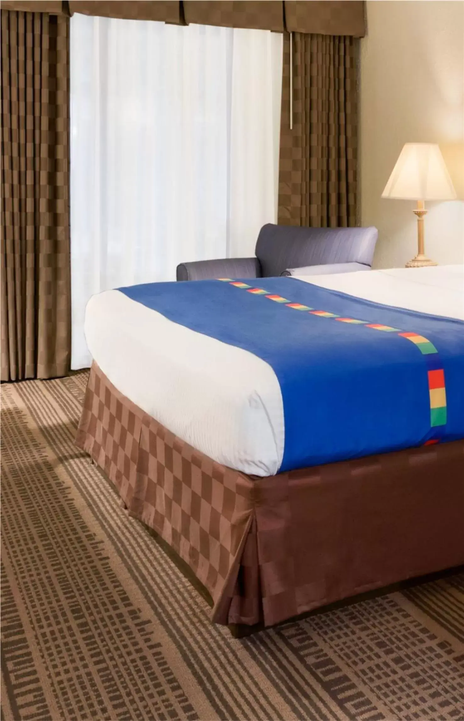 Bed in Park Inn By Radisson Sharon