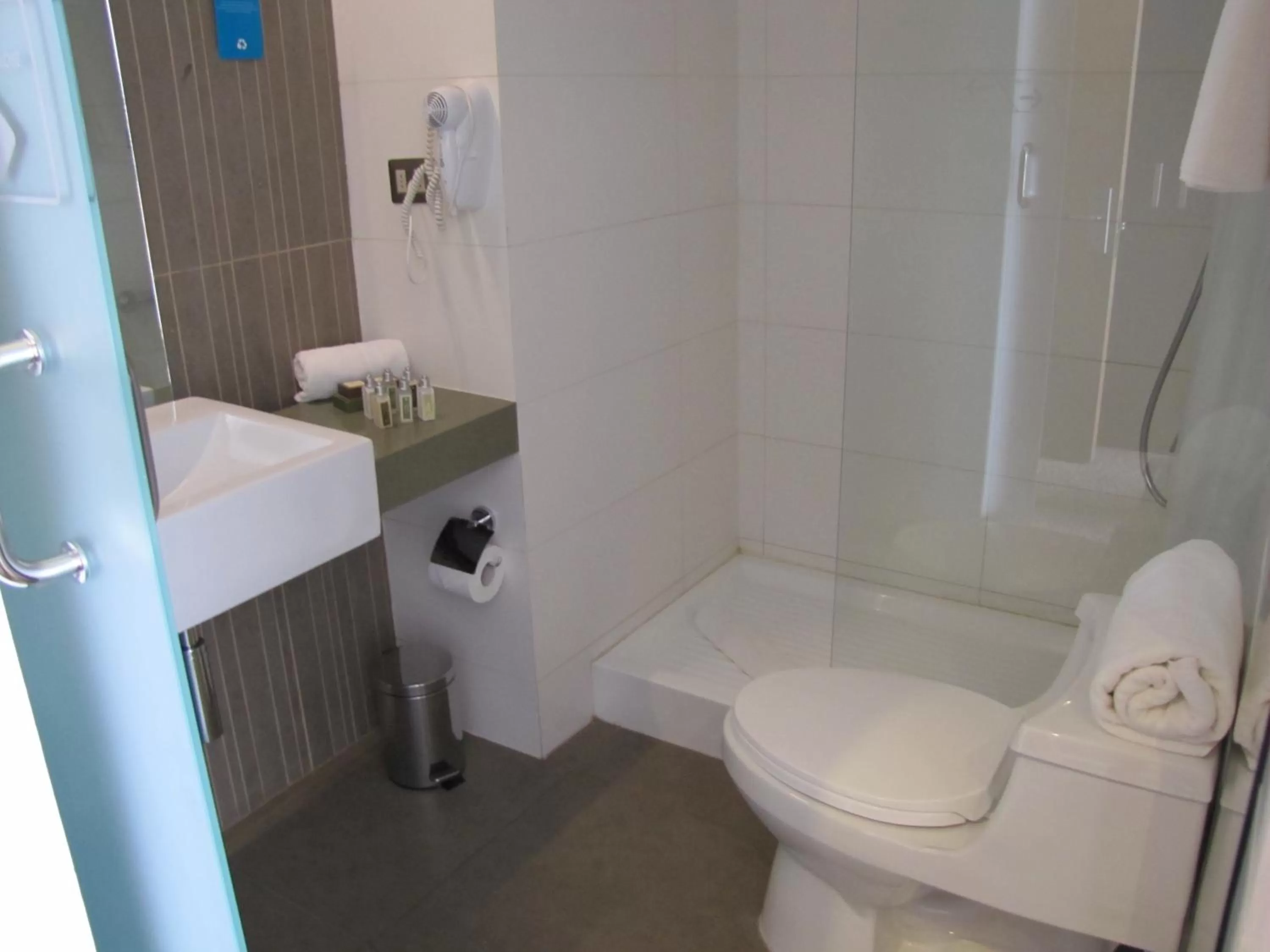 Bathroom in Open Hotel