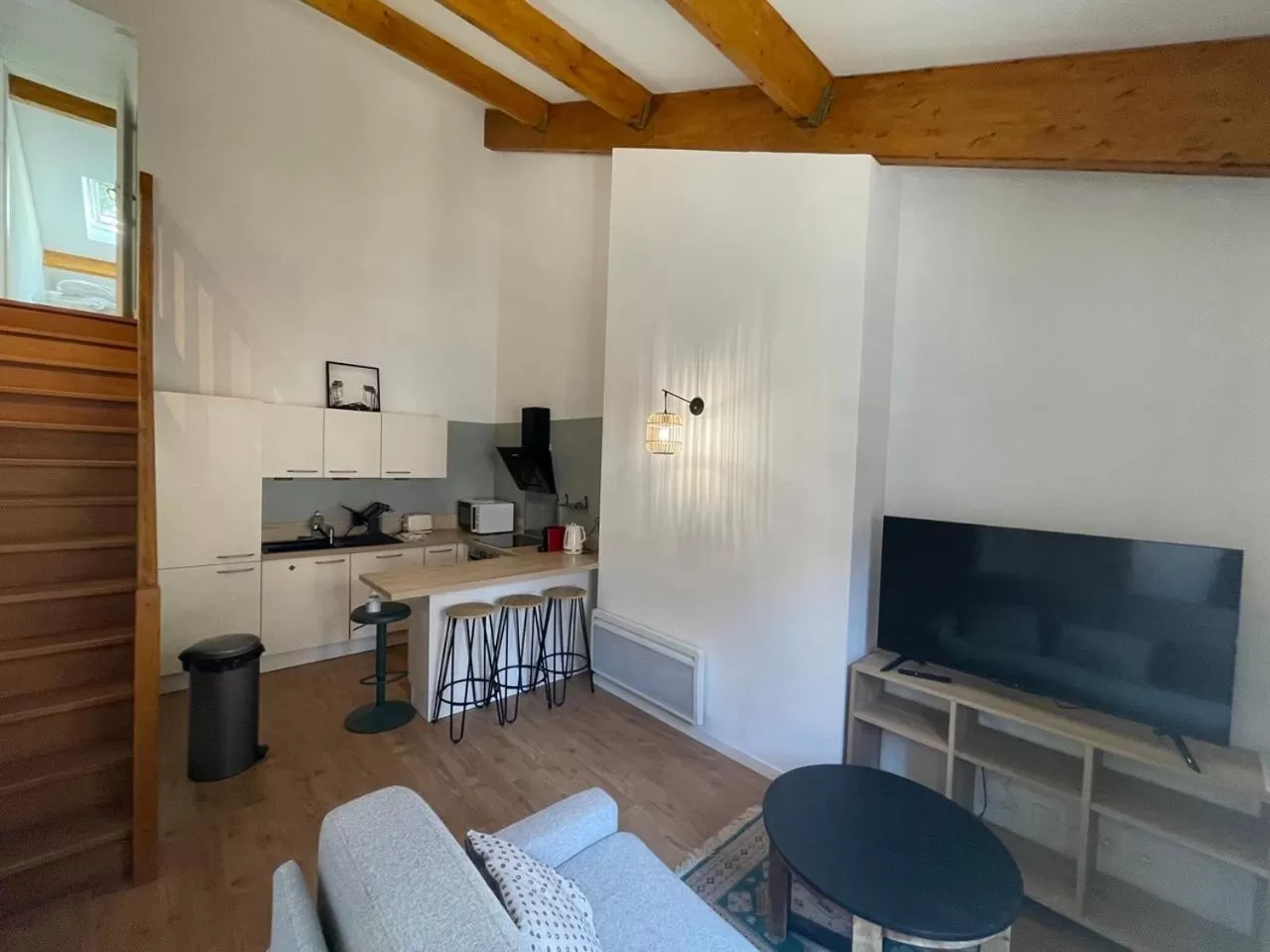 Communal lounge/ TV room, TV/Entertainment Center in Mon Appart Hôtel Limoges Centre Parking