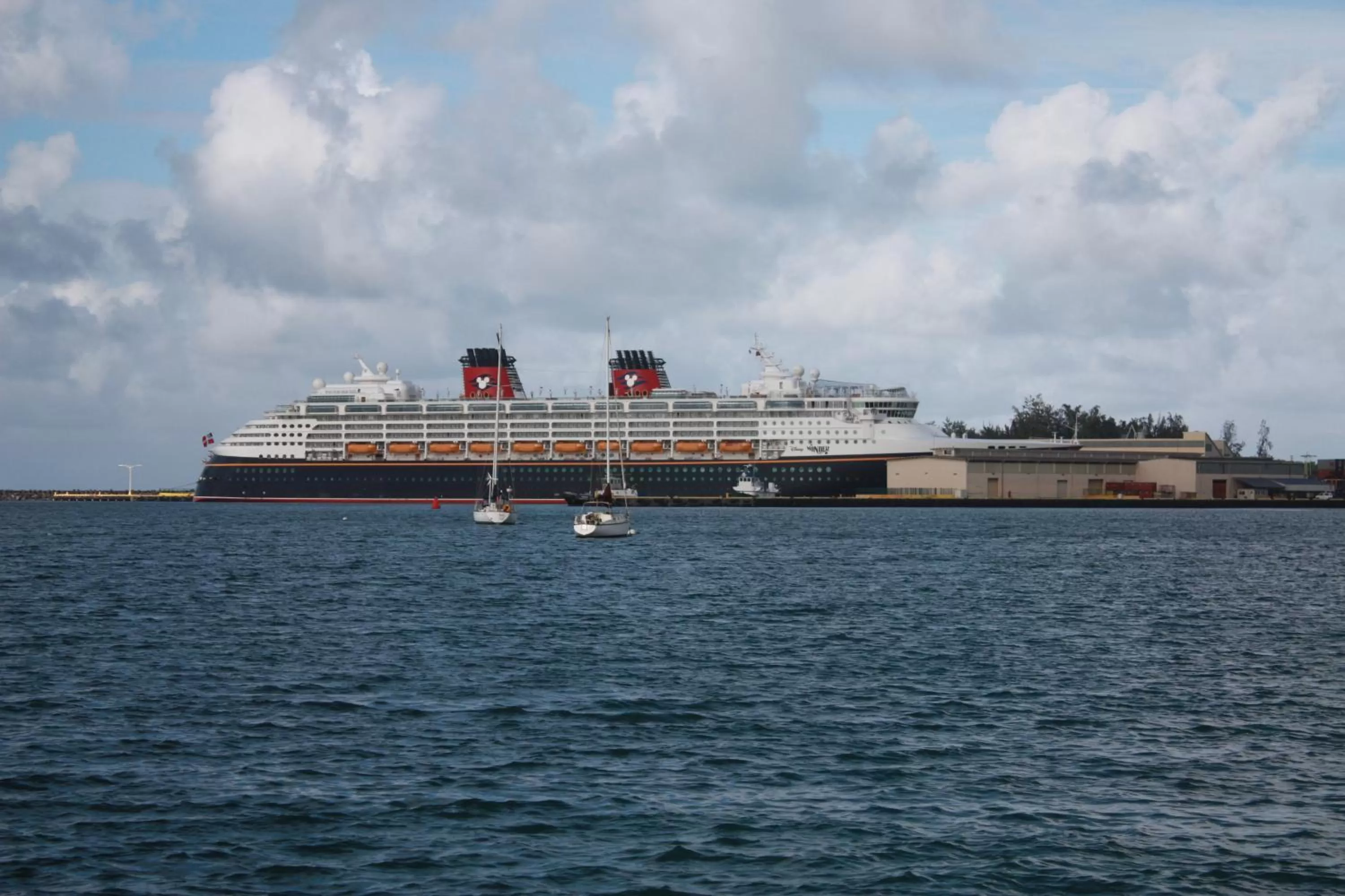 Pool view in Hilo Reeds Bay Hotel