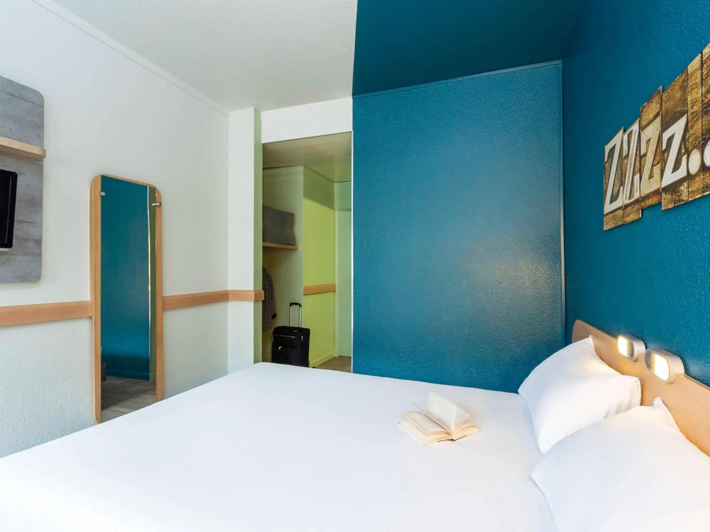 Bedroom, Bed in ibis budget Paris Porte de Pantin