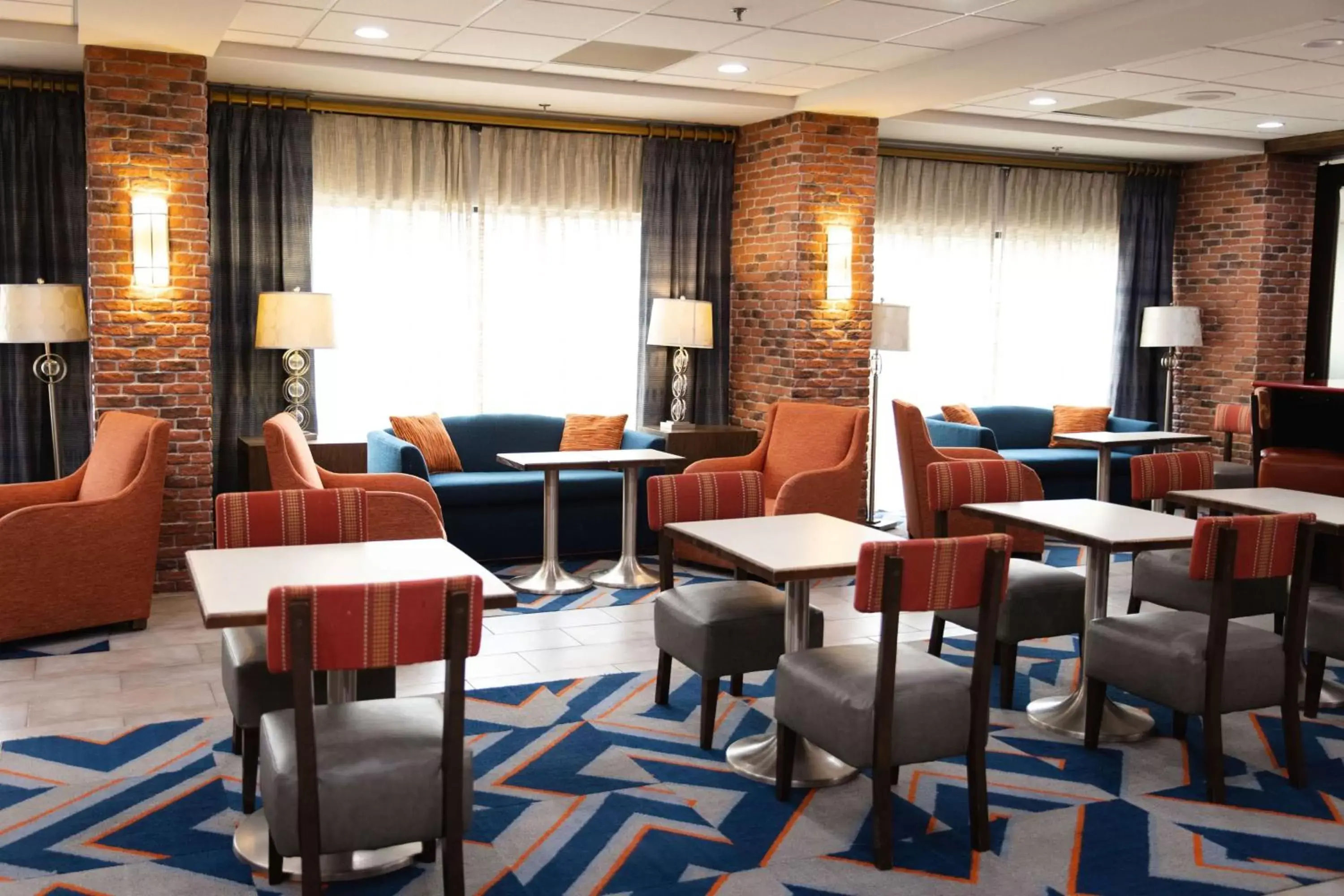 Lobby or reception, Lounge/Bar in Hampton Inn Hammond