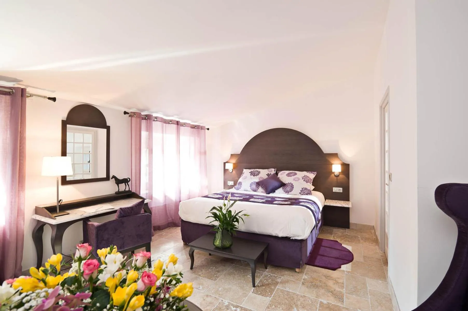 Bed in Moulin de Vernègues Hôtel & Spa