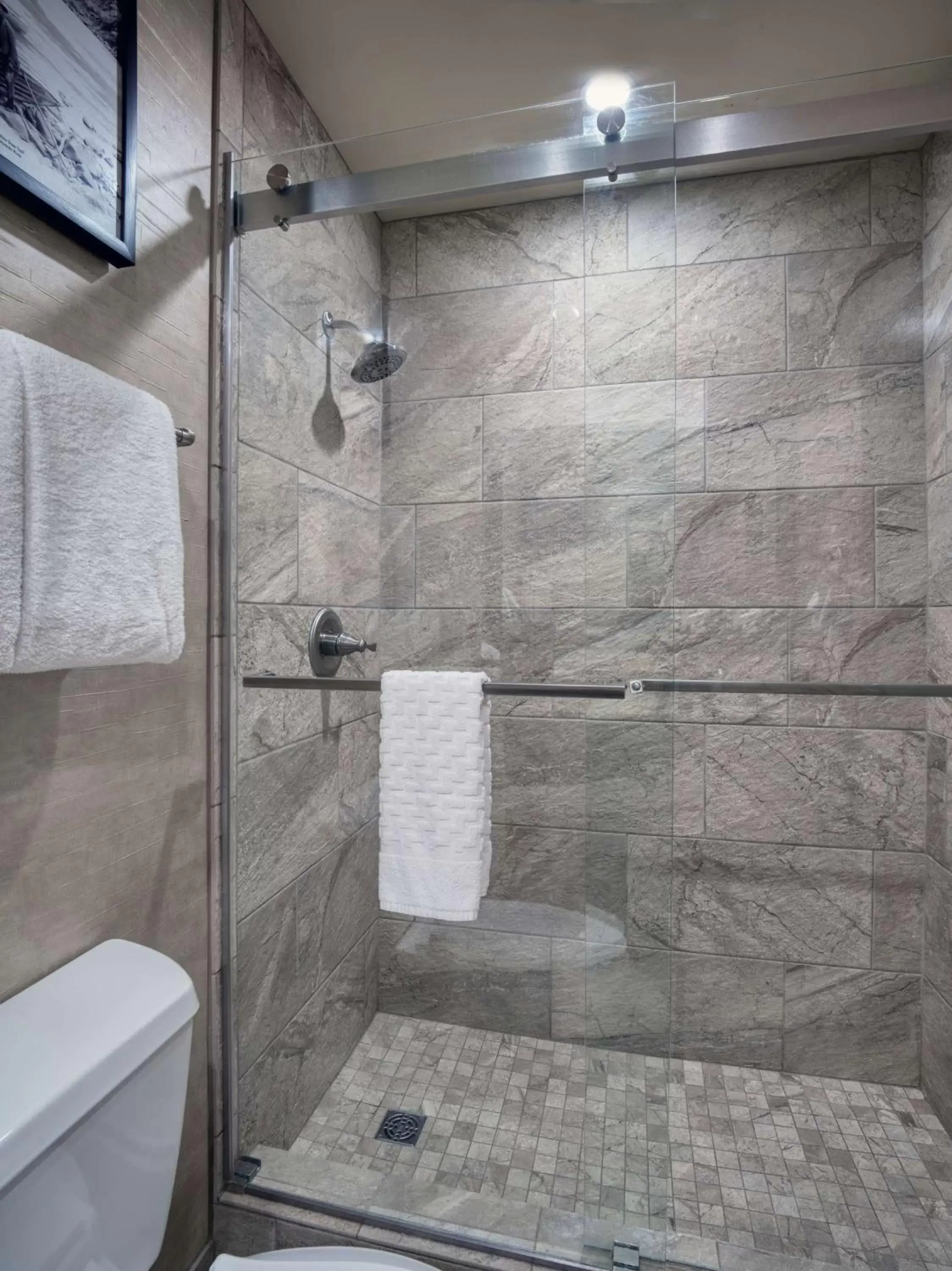 Bathroom in Squire Resort at the Grand Canyon, BW Signature Collection