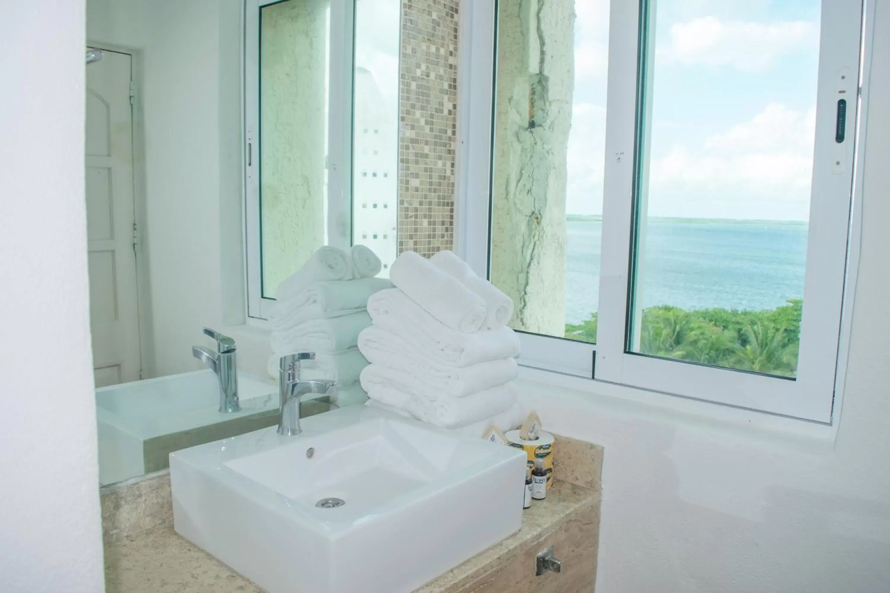Bathroom in BSEA Cancun Plaza Hotel
