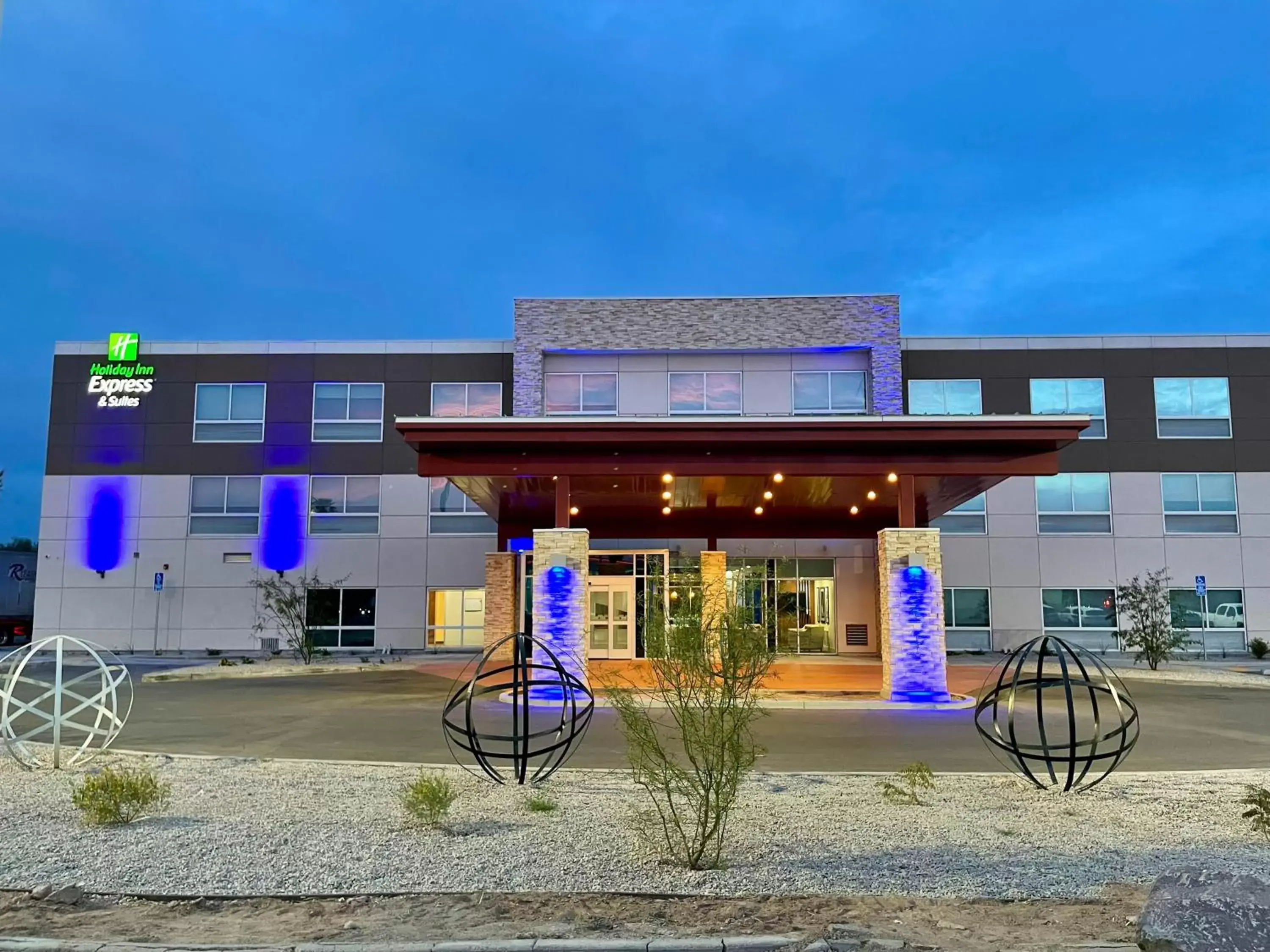 Property Building in Holiday Inn Express & Suites Blythe, an IHG Hotel