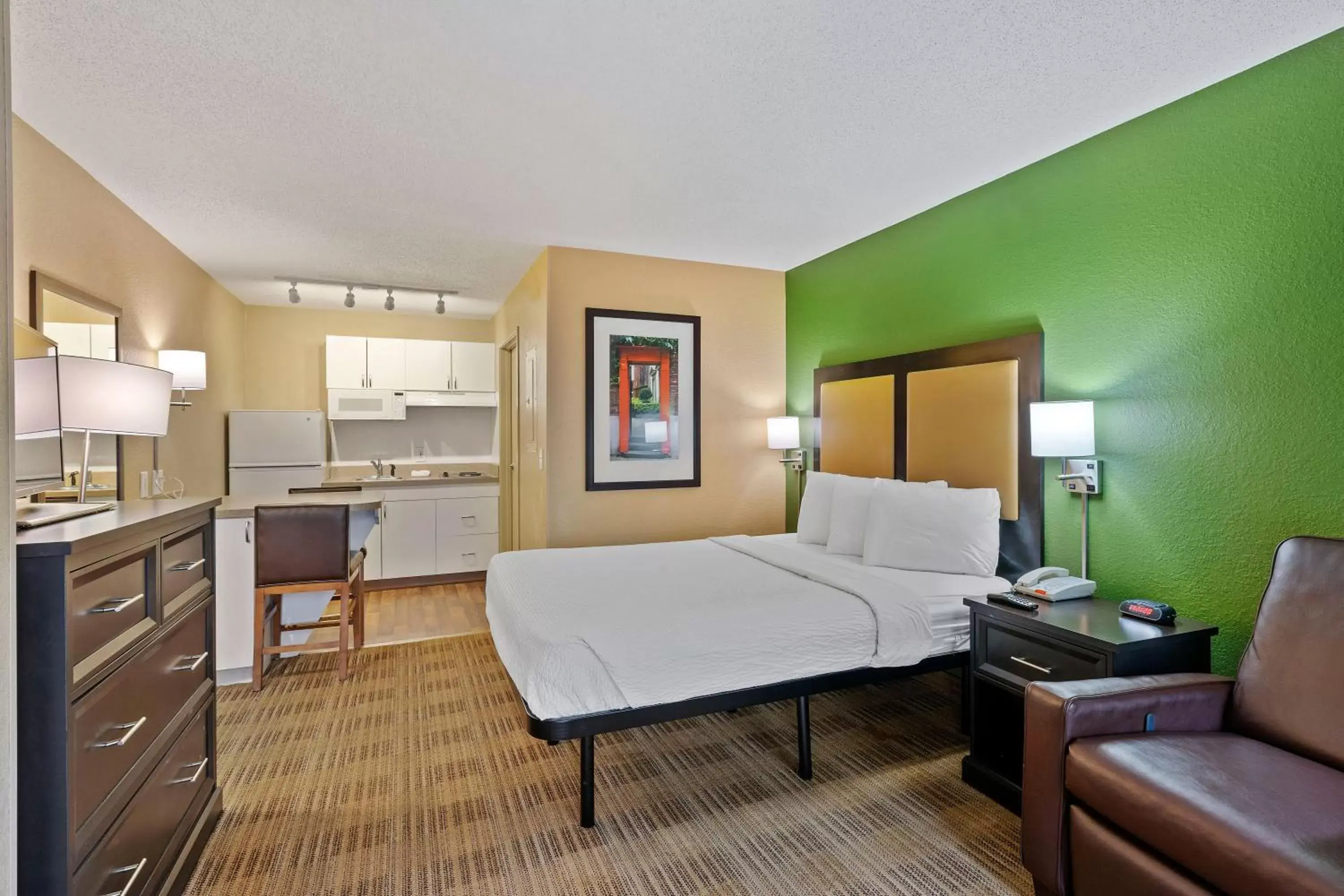 Photo of the whole room in Extended Stay America Suites - Washington, DC - Falls Church - Merrifield