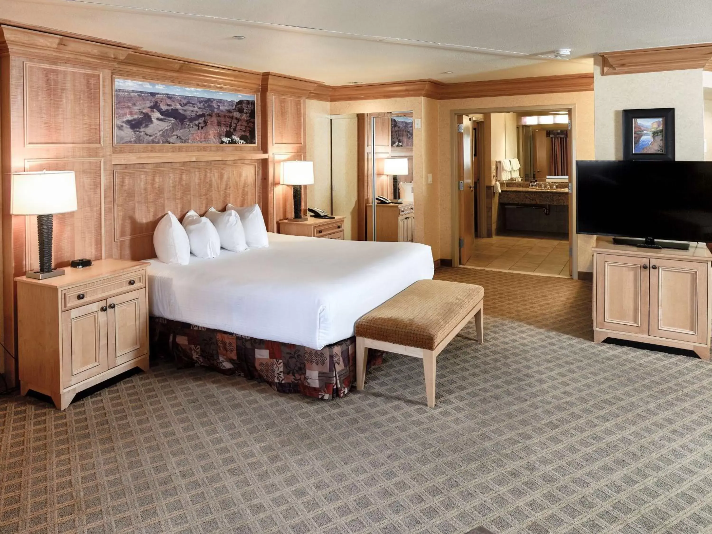 Photo of the whole room, Bed in Squire Resort at the Grand Canyon, BW Signature Collection