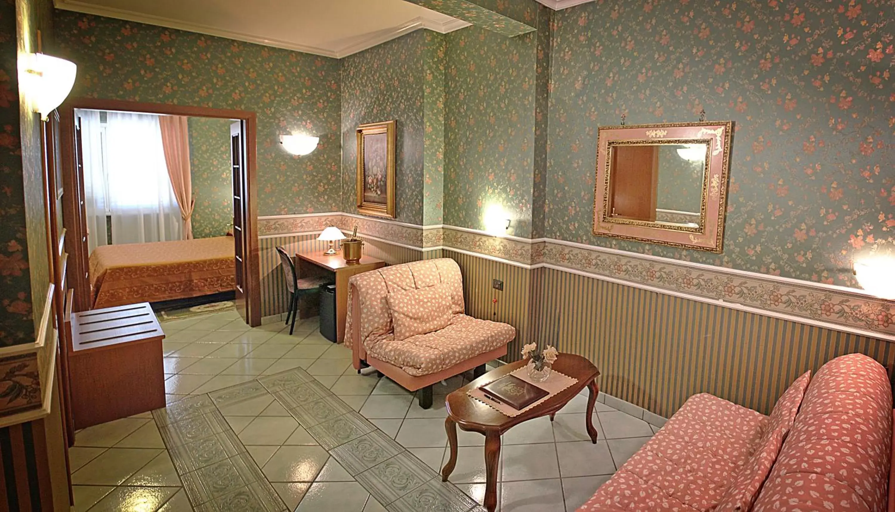 Photo of the whole room, Seating Area in Hotel Nespolo D'Oro