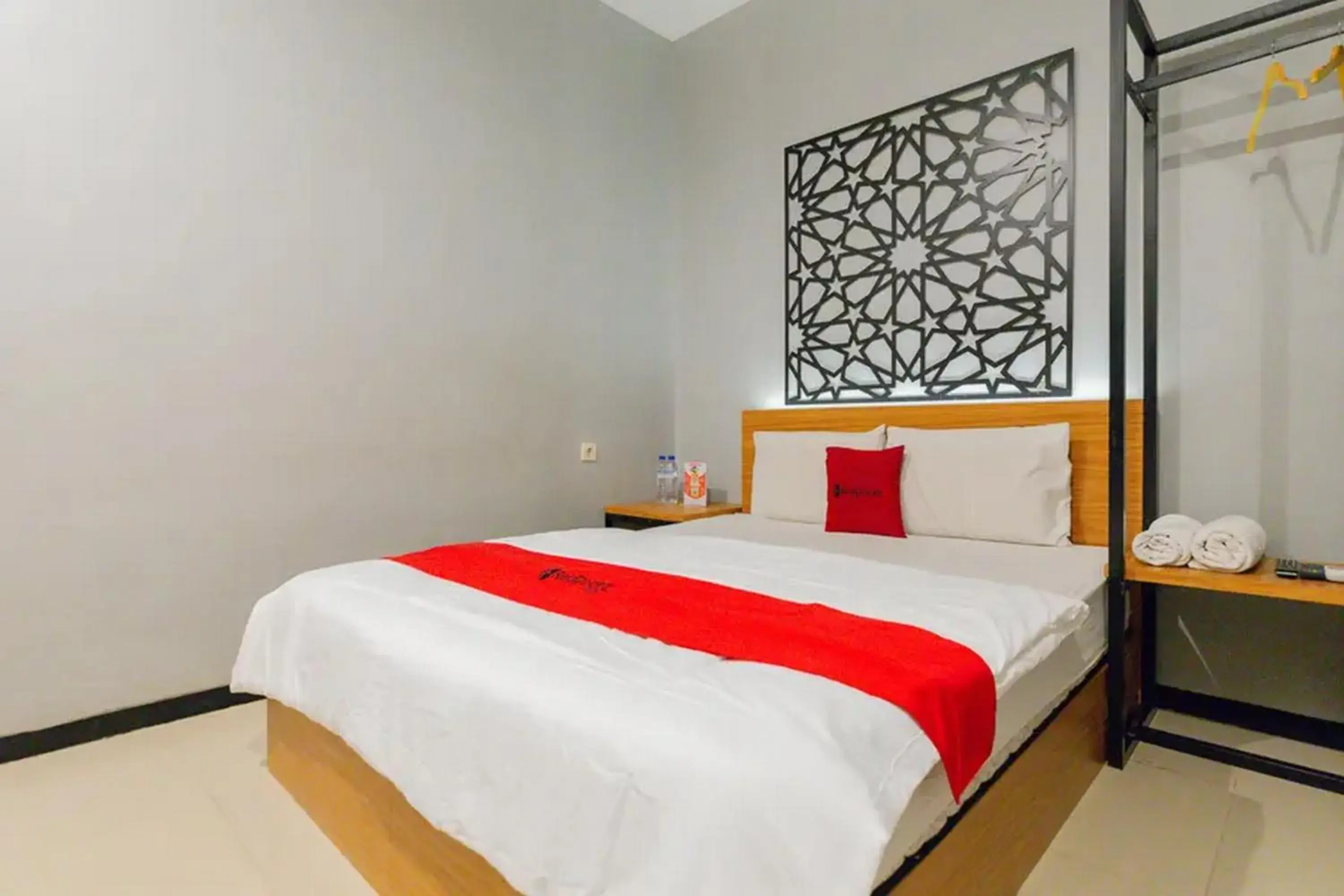 Bed in RedDoorz @ Manukan Surabaya