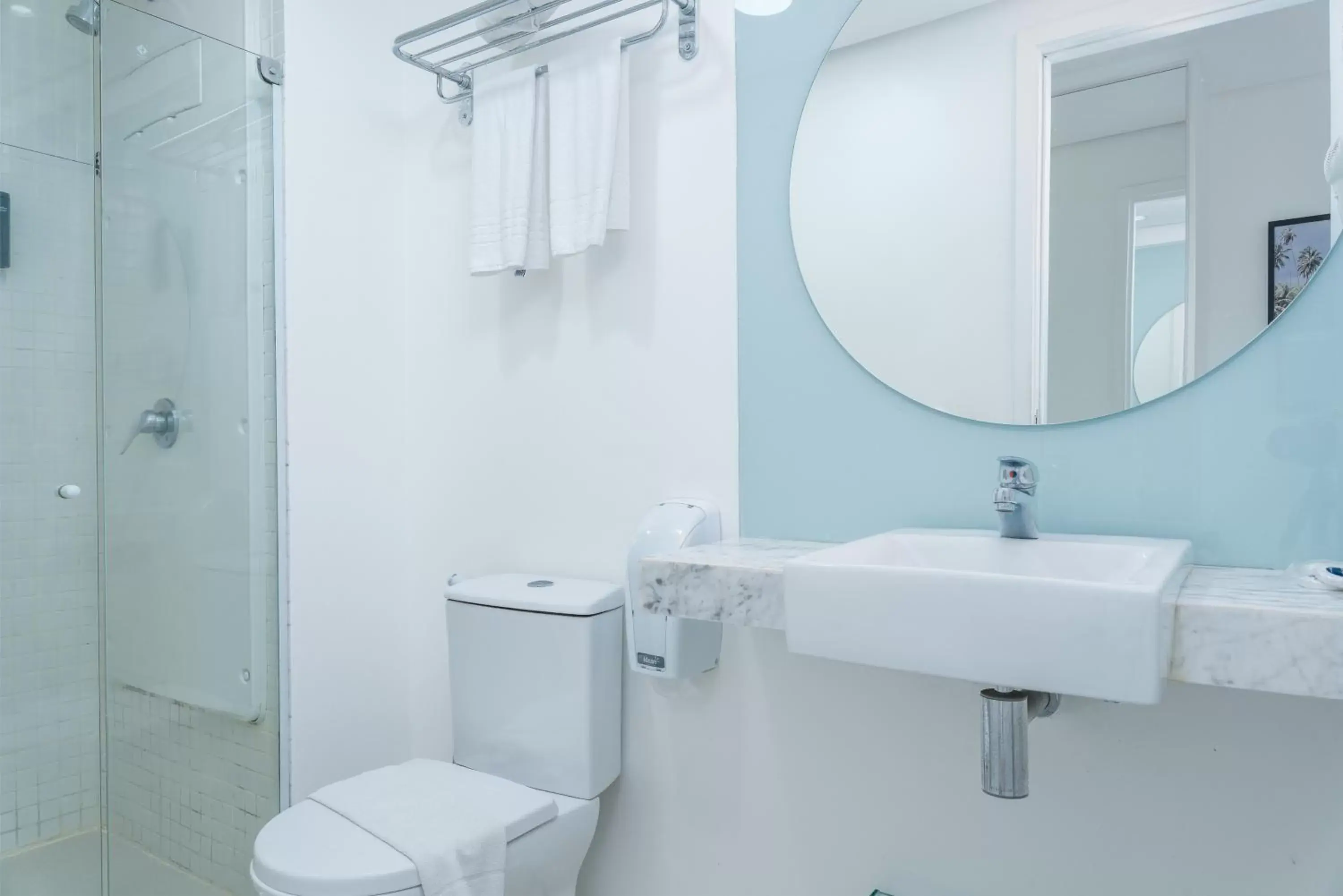 Shower, Bathroom in Hotel Brisa Praia