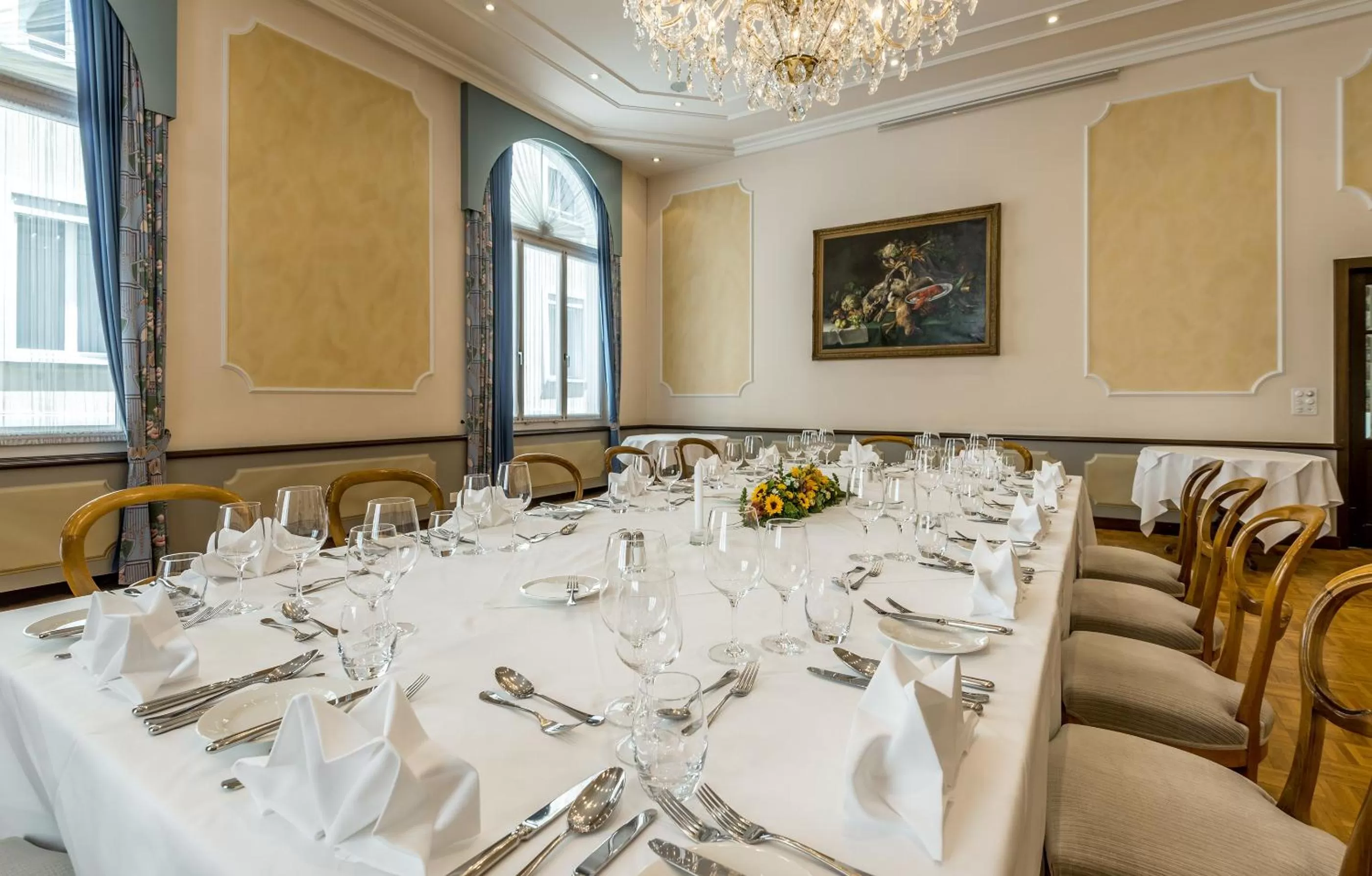 Restaurant/places to eat in Grand Hotel Europe