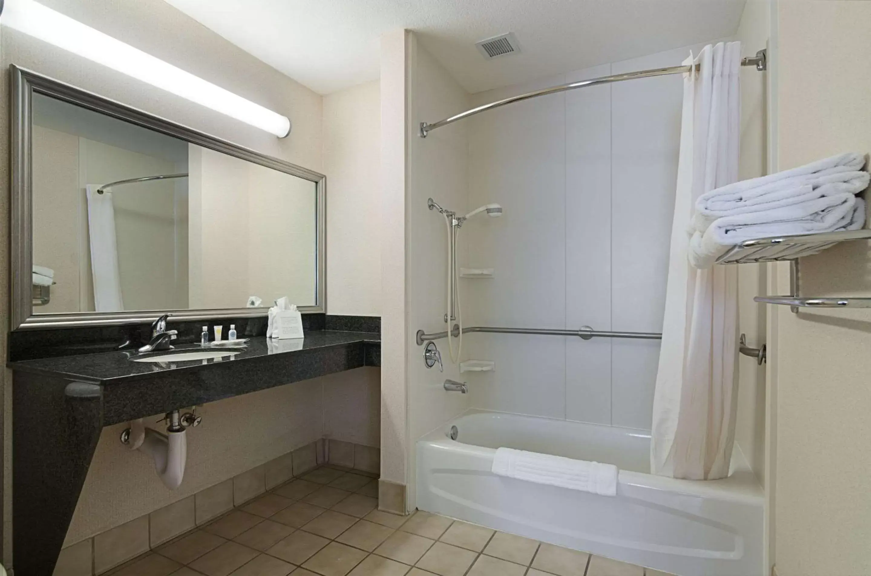 Bathroom in Quality Suites