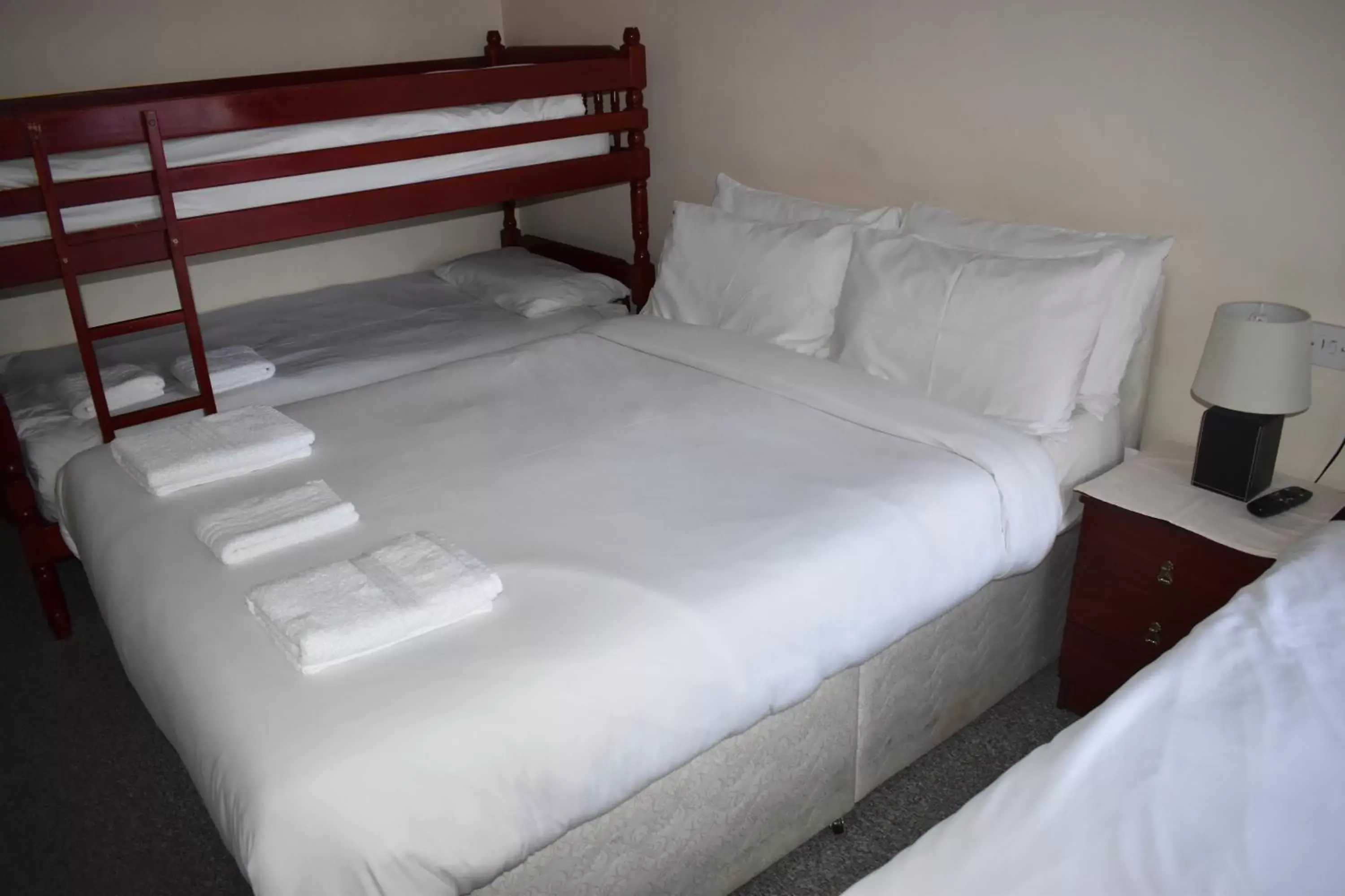 Bed in Lyndhurst Hotel