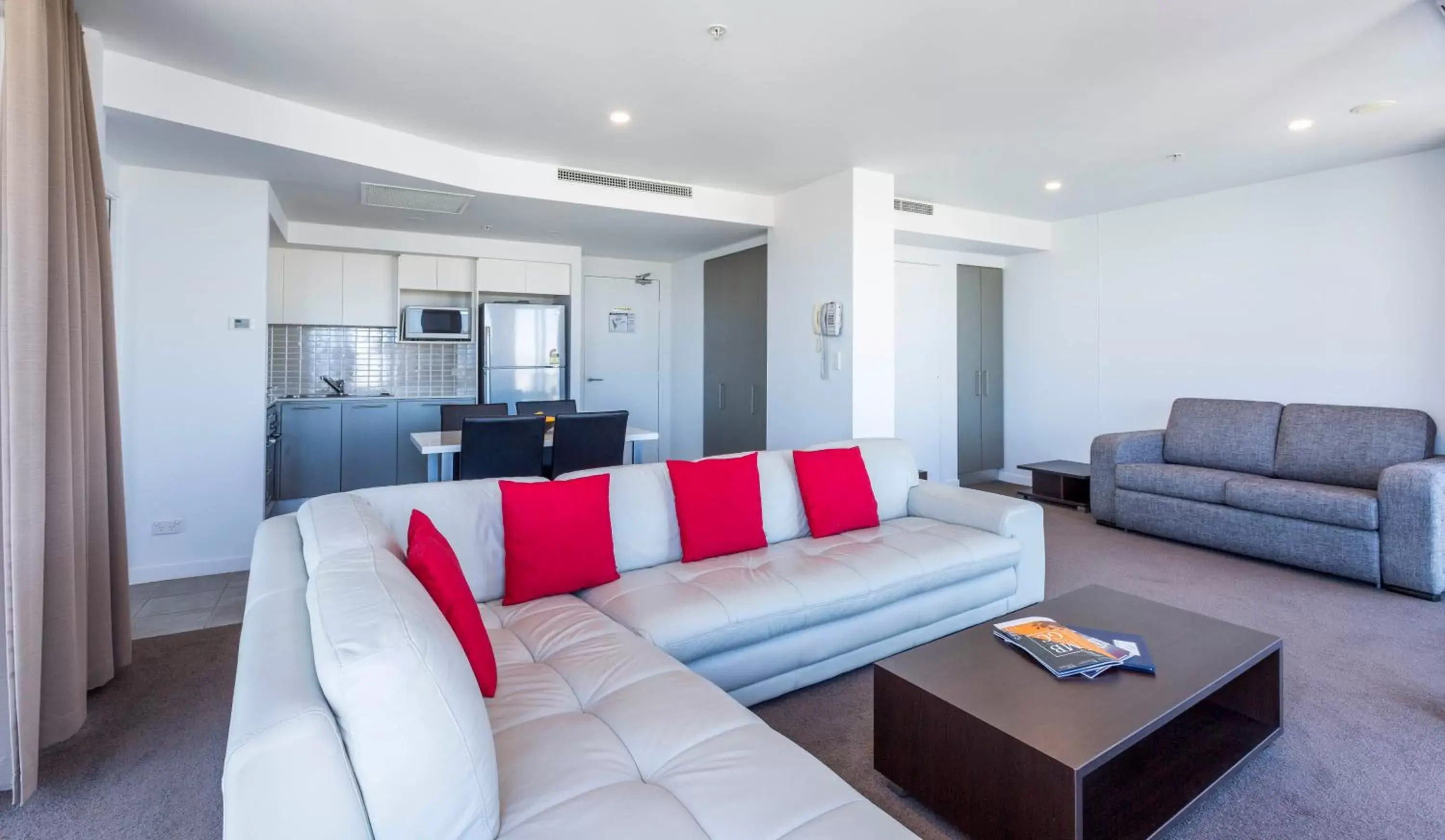Living room, Lounge/Bar in Artique Surfers Paradise - Official
