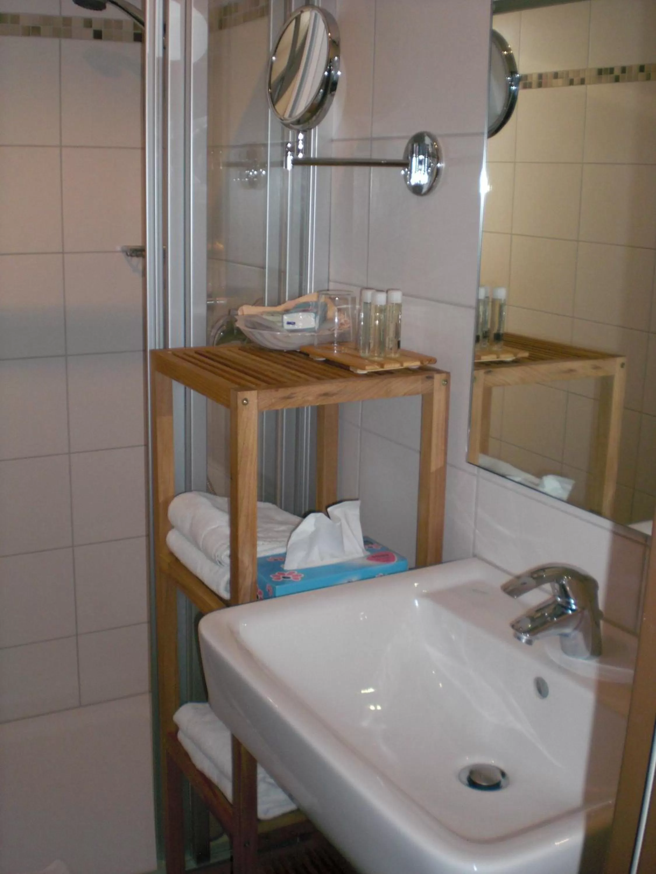 Bathroom in Akzent Hotel Jonathan