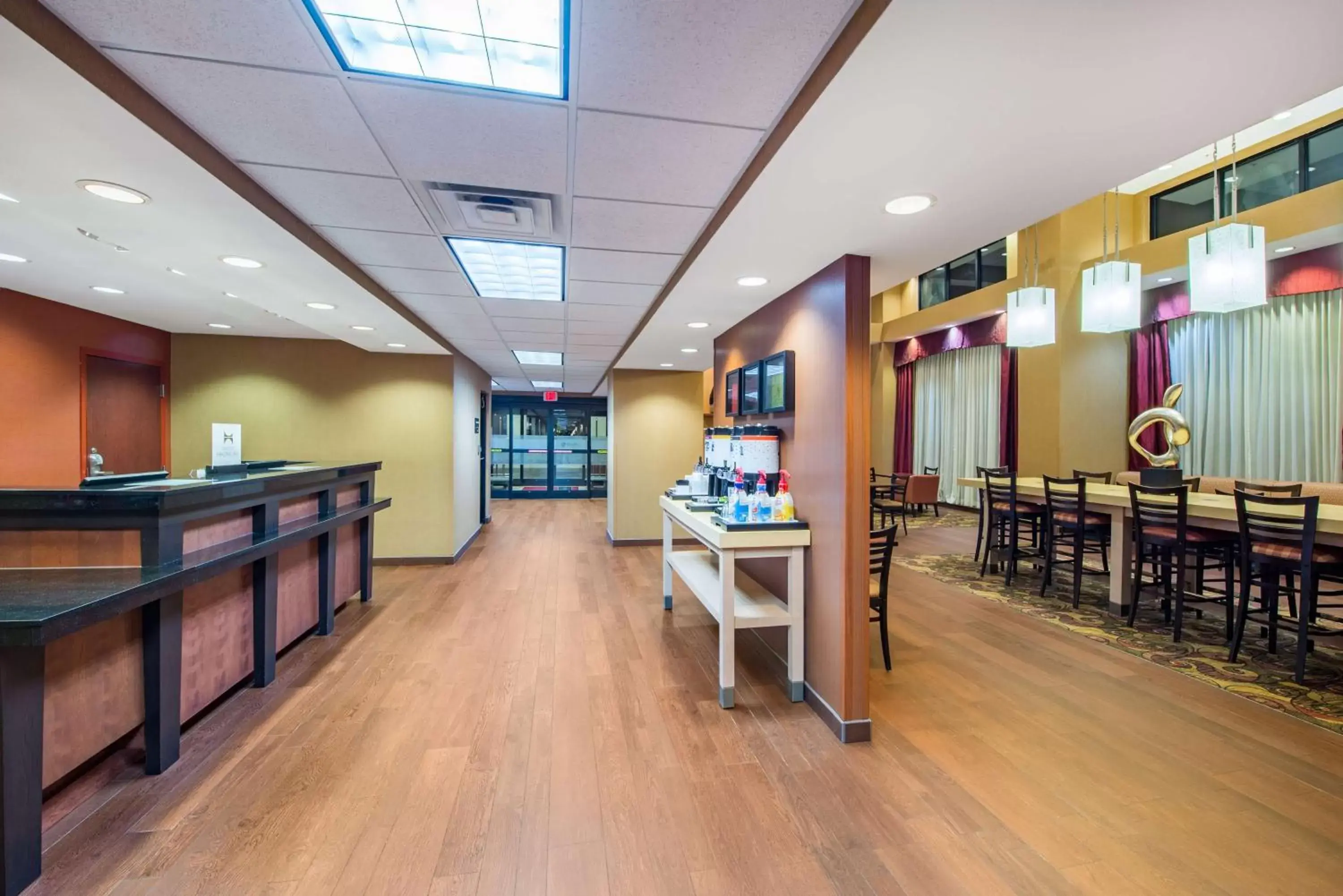 Lobby or reception, Restaurant/Places to Eat in Hampton Inn & Suites Oklahoma City - South