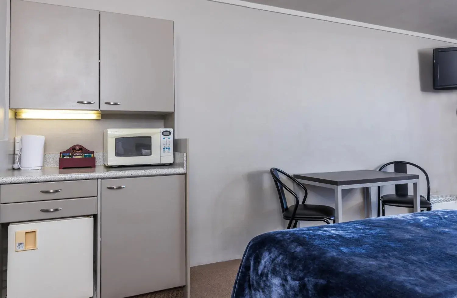 Double Room - Disability Access in Twin Peaks Lakeside Inn Double Room - Disability Access in Twin Peaks Lakeside Inn