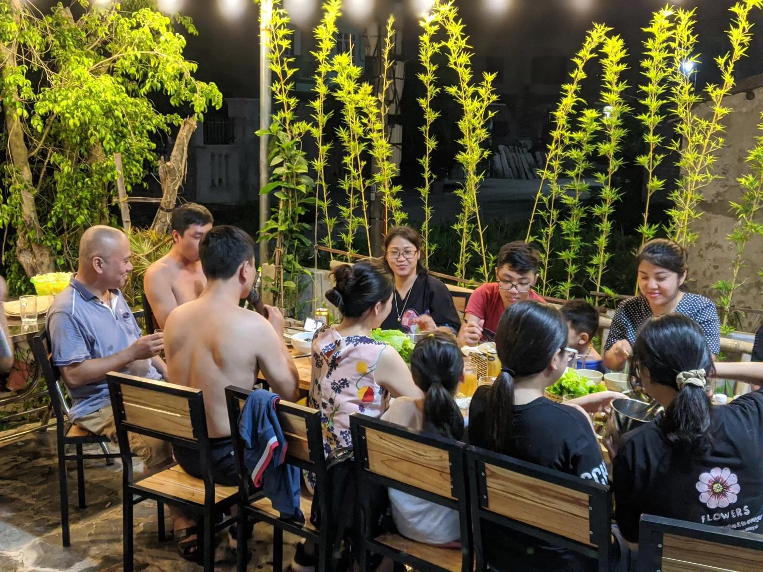 People in ᴛᴀᴍ ᴄᴏᴄ ᴄᴏᴄᴏᴏɴ ʜᴏᴍᴇsᴛᴀʏ