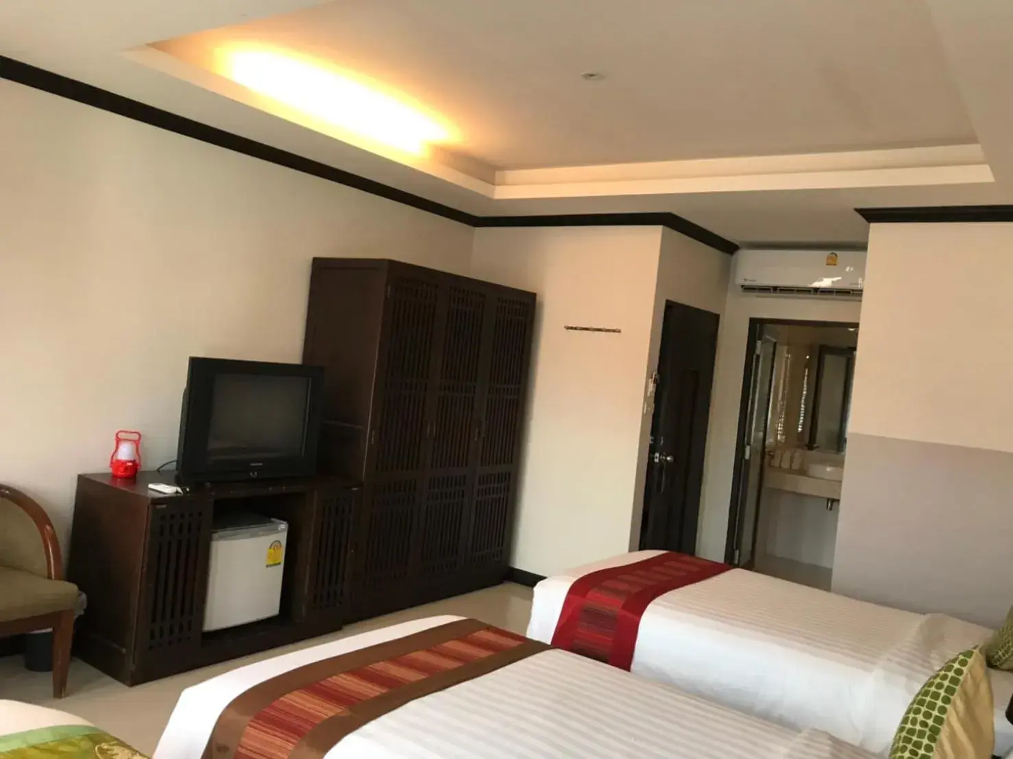 Bed, TV/Entertainment Center in Queen Boutique Hotel