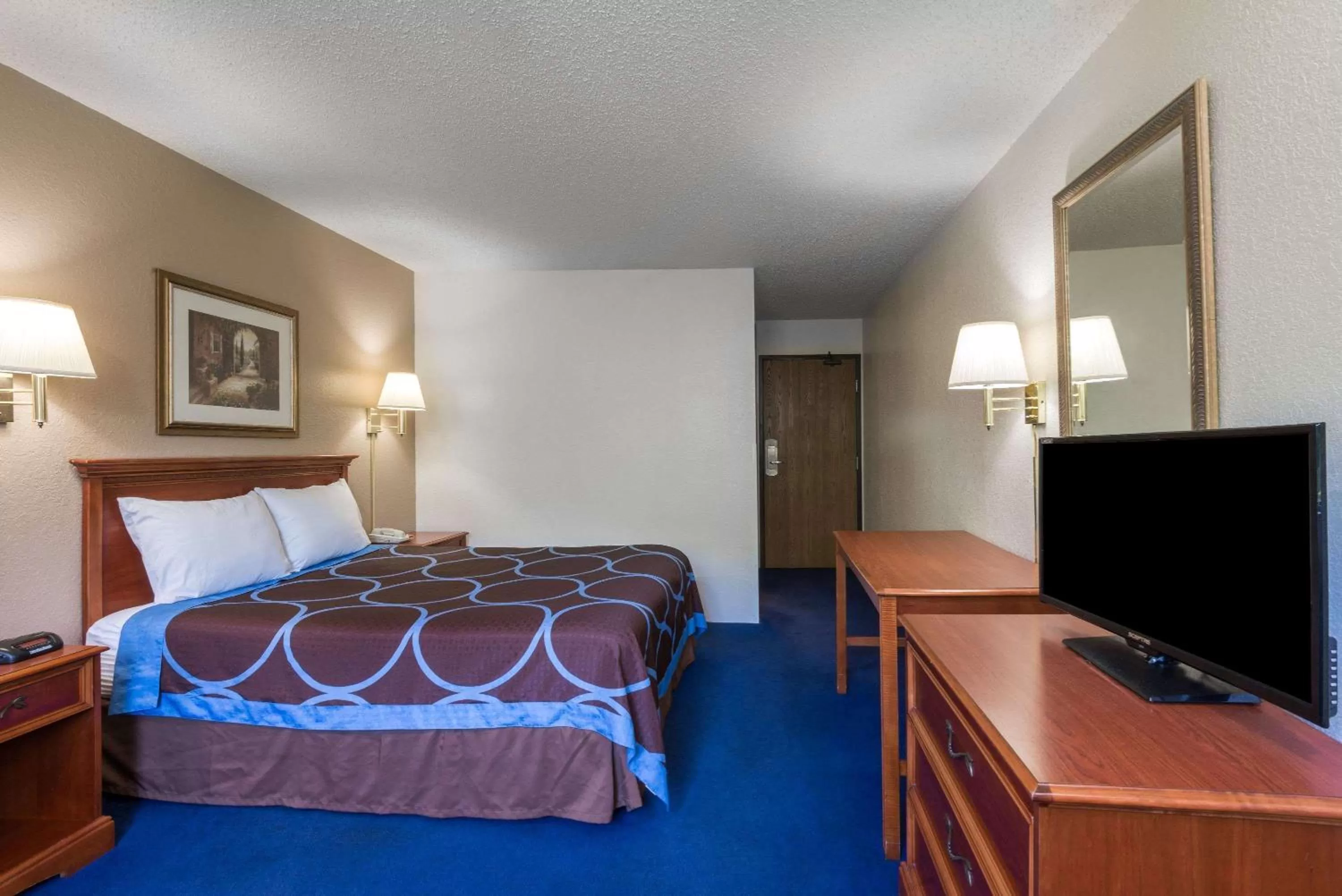 Photo of the whole room, Bed in Super 8 by Wyndham Delmont