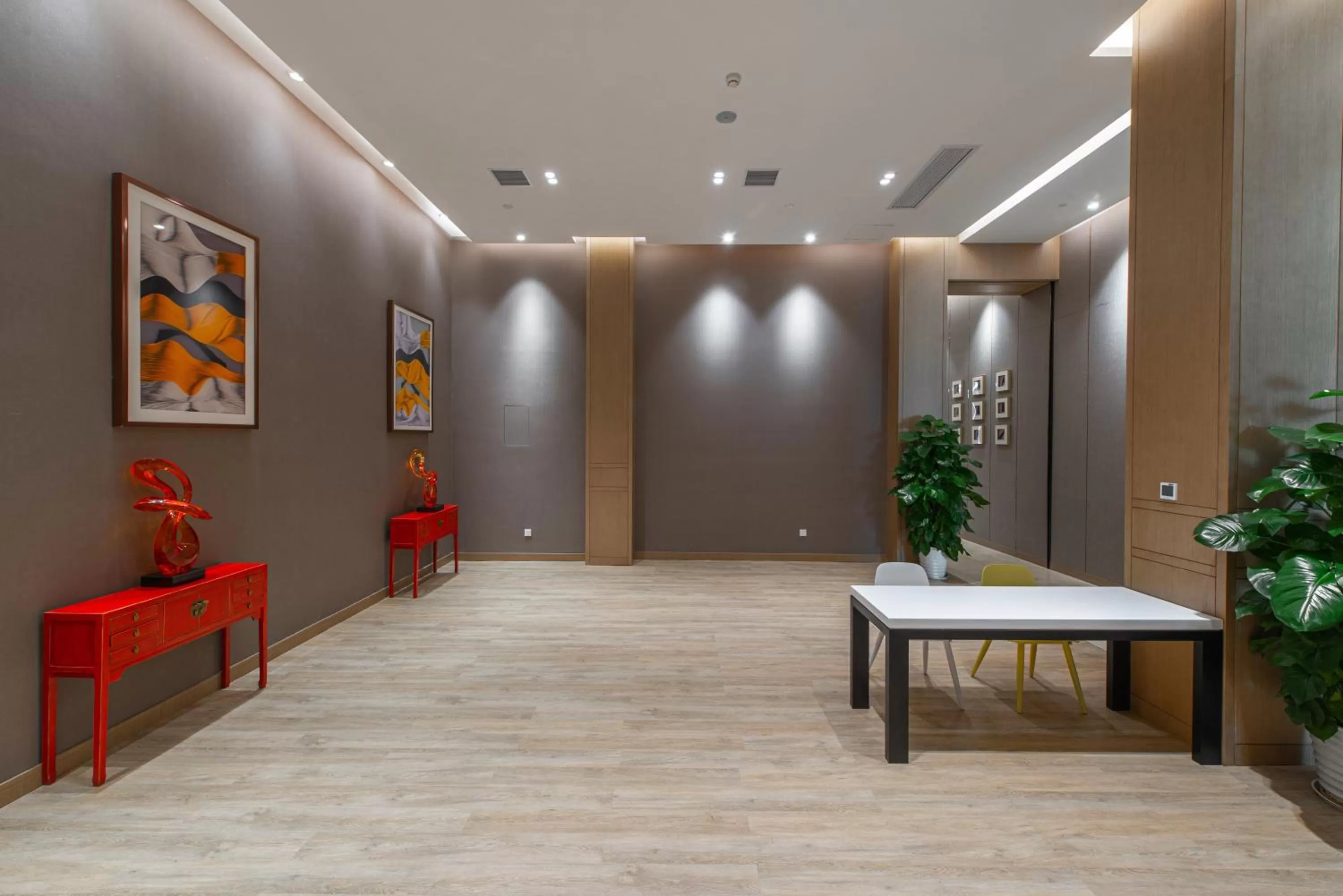 Meeting/conference room in Holiday Inn Wuhan Riverside by IHG