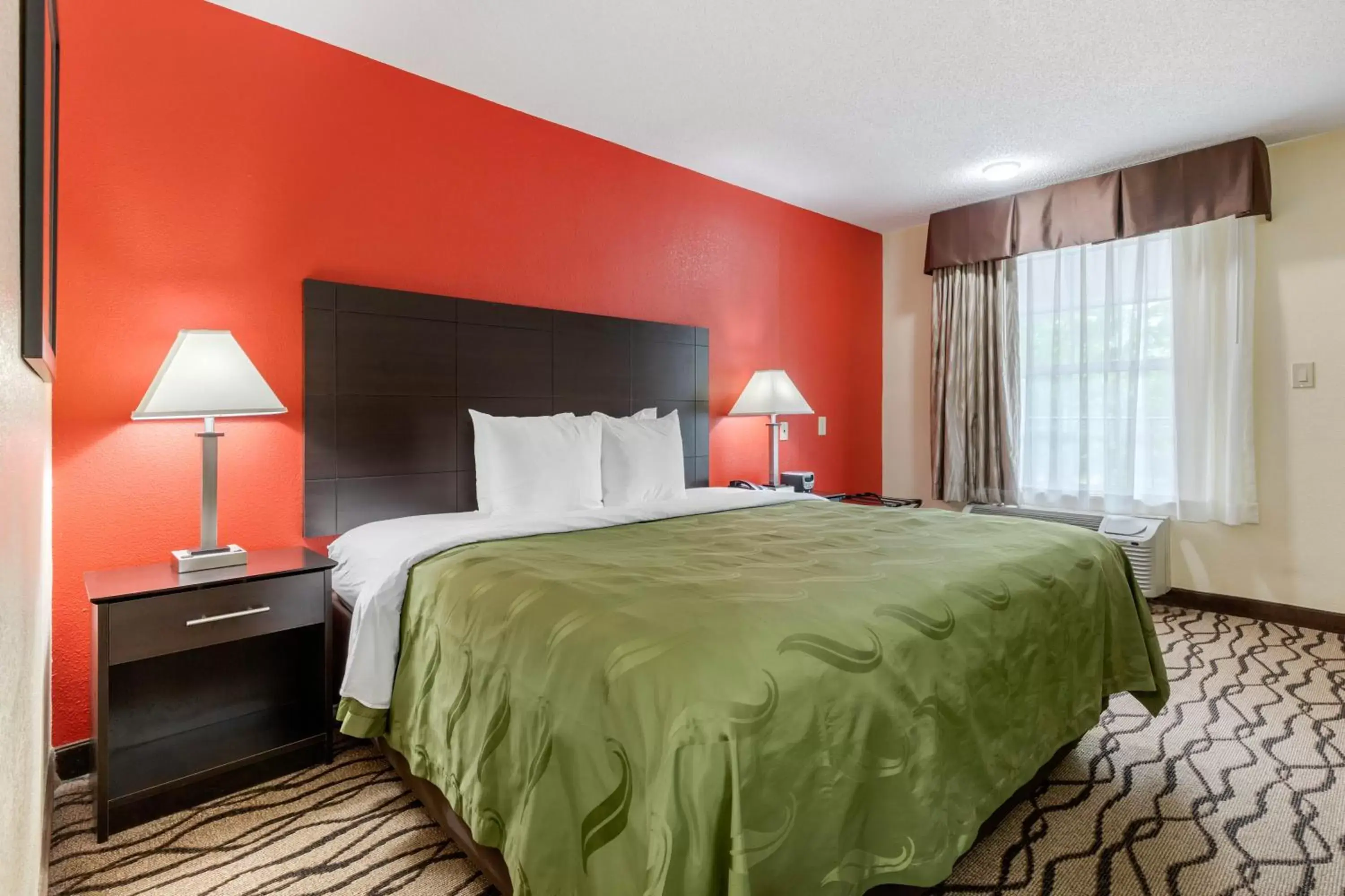 Bed in Quality Inn & Suites Lexington