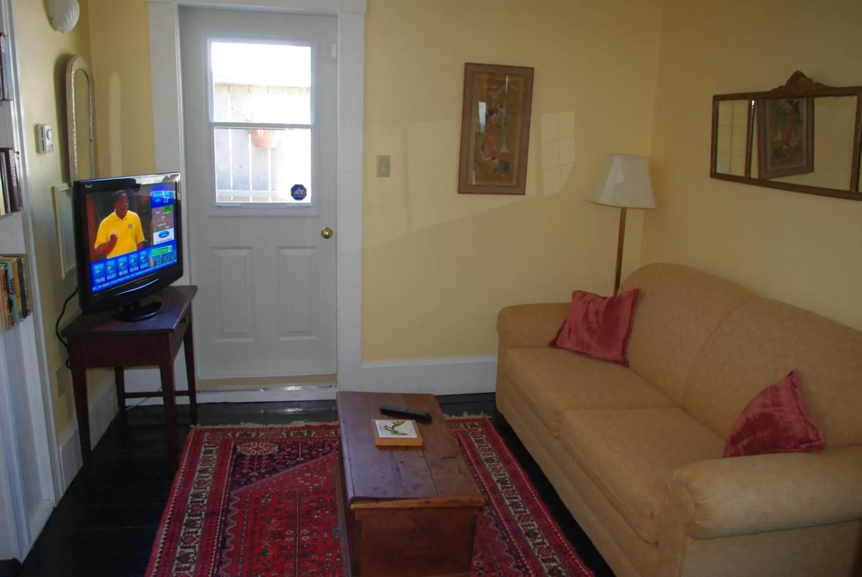 Day, Seating Area in The Garrison House Inn