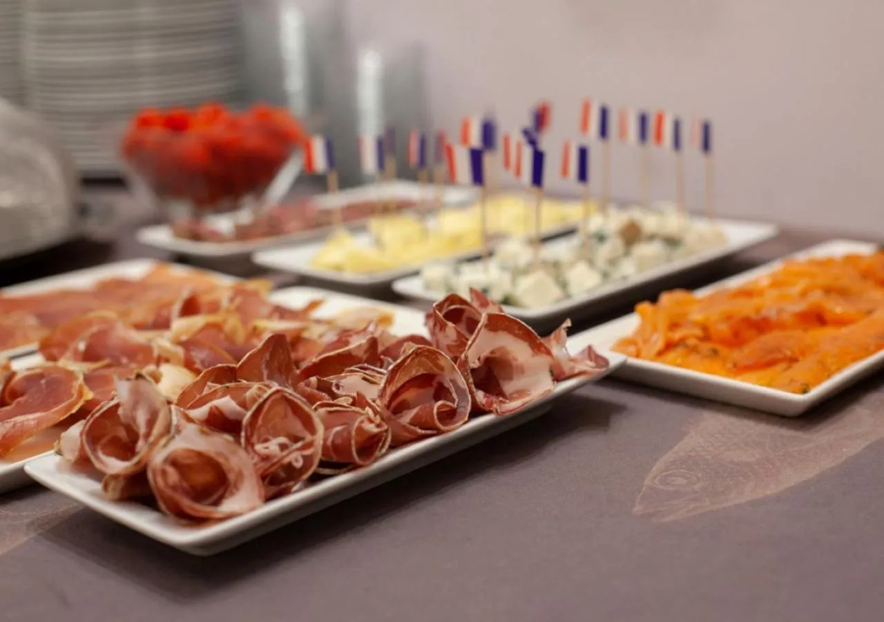 Breakfast in Hôtel restaurant Oasis